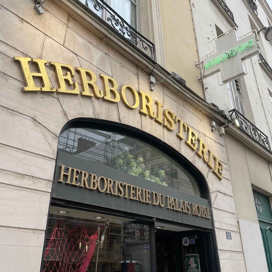la-boutique-nos-herboristerie-du-palais-royal-paris-facebook