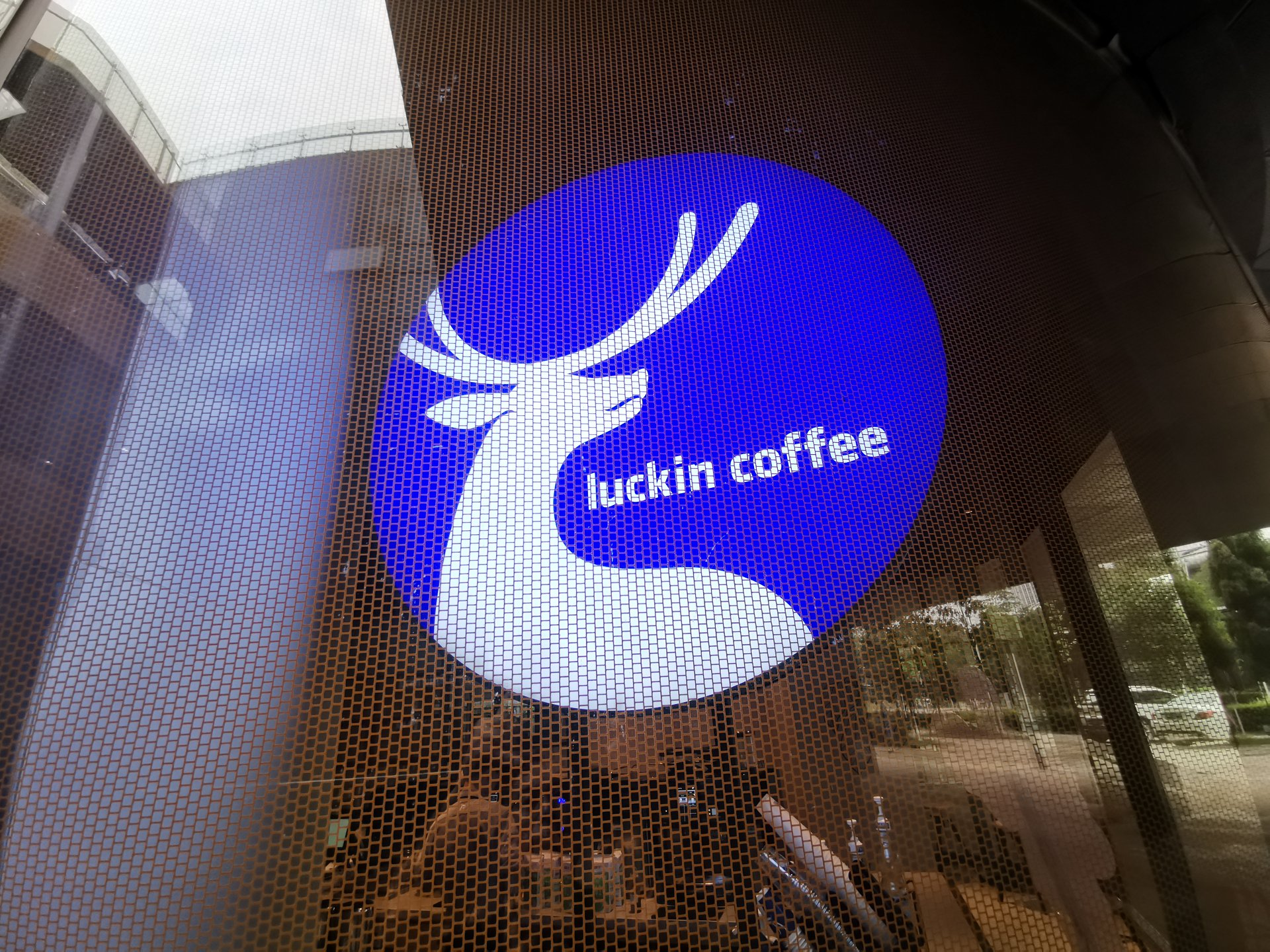 CCTV Asia Pacific - 🇨🇳☕️ 【Starbucks rival Luckin Coffee sacks CEO, COO ...