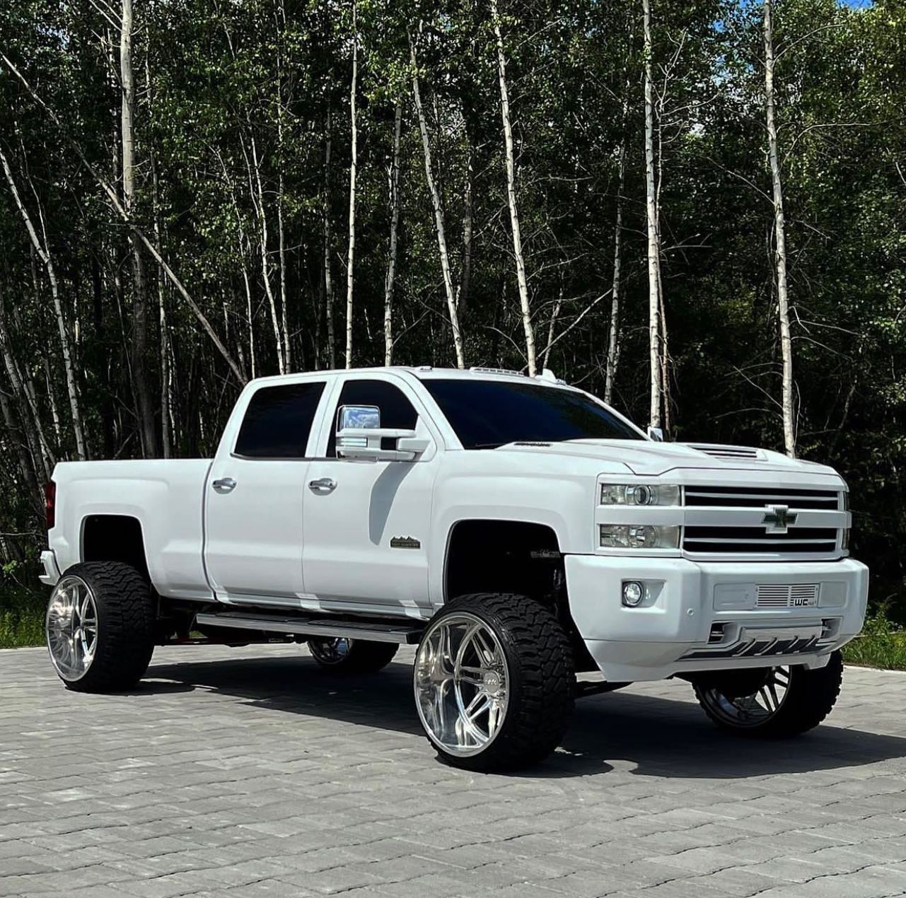 Truck Kings - Such a clean duramax 🤤 Owner:... | Facebook