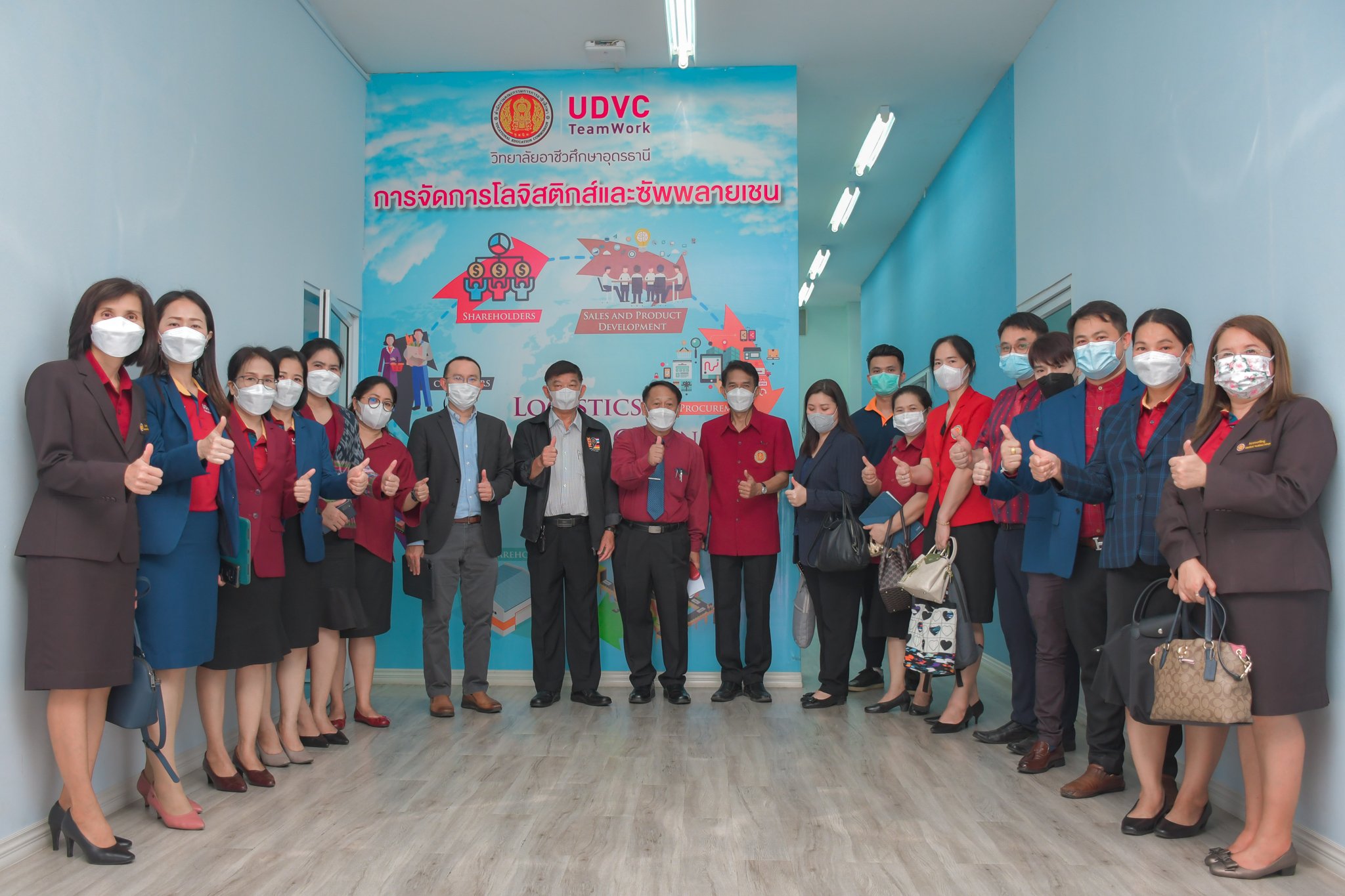ผู้อำนวยการสถาบันอาชีวศึก... - วิทยาลัยอาชีวศึกษาอุดรธานี UDVC