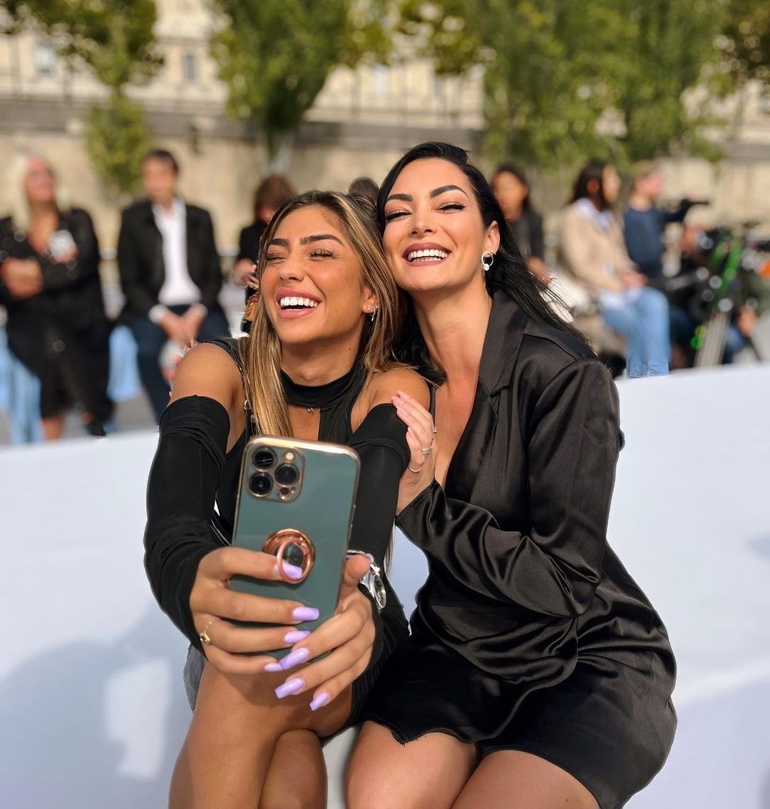 Emilie Nef Naf Et Vanessa