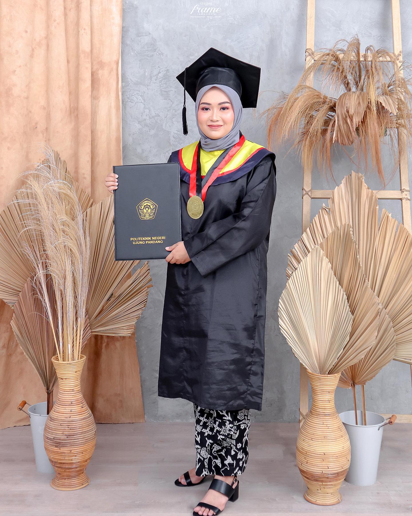 Haiii lagi rame nih buat... - Studio Foto Frame Indonesia