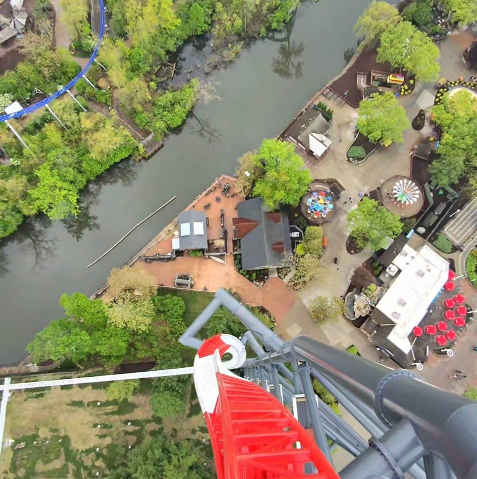 The Riddler Mindbender is a classic steel roller coaster at Six Flags ...