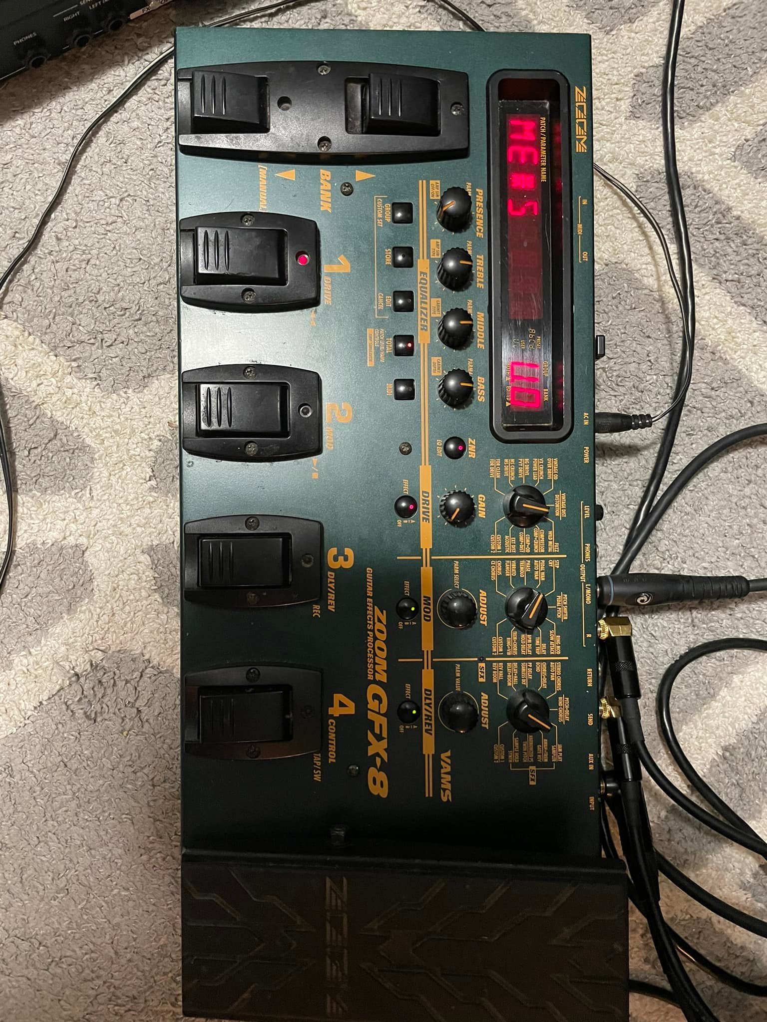 Zoom Gfx-8 guitar multi-effect processor pedal review