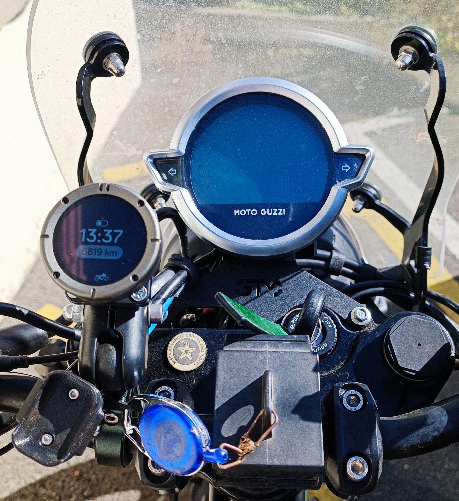 Moto ll mounted on Ram ball handle bar mount