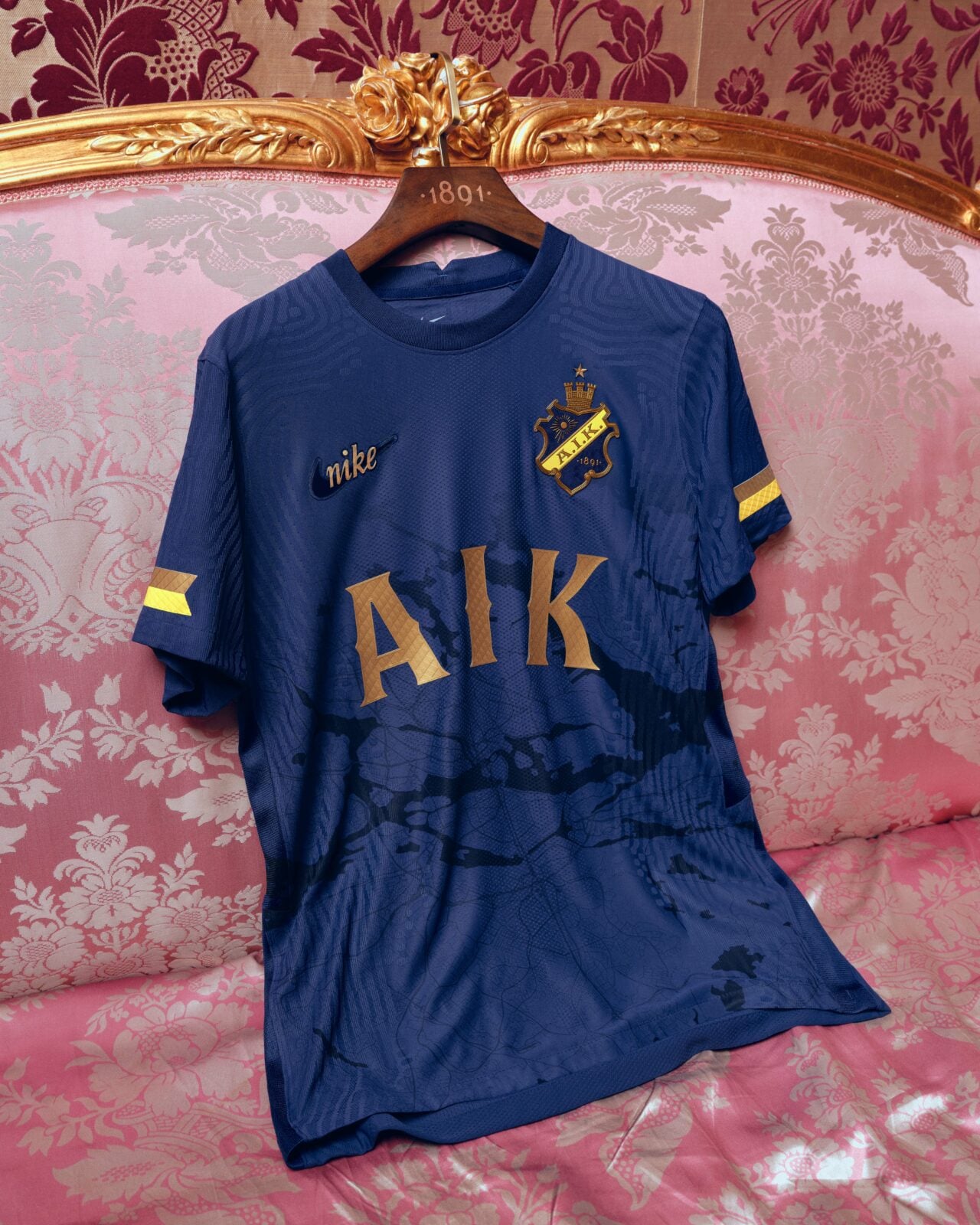🚨𝑺𝑯𝑰𝑹𝑻 𝑨𝑳𝑬𝑹𝑻: AIK have released a new shirt to