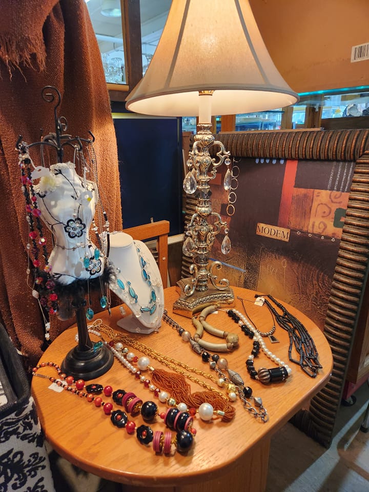 ✨ Vintage for Life ✨ Vintage • Thrift Finds • Unique Treasures