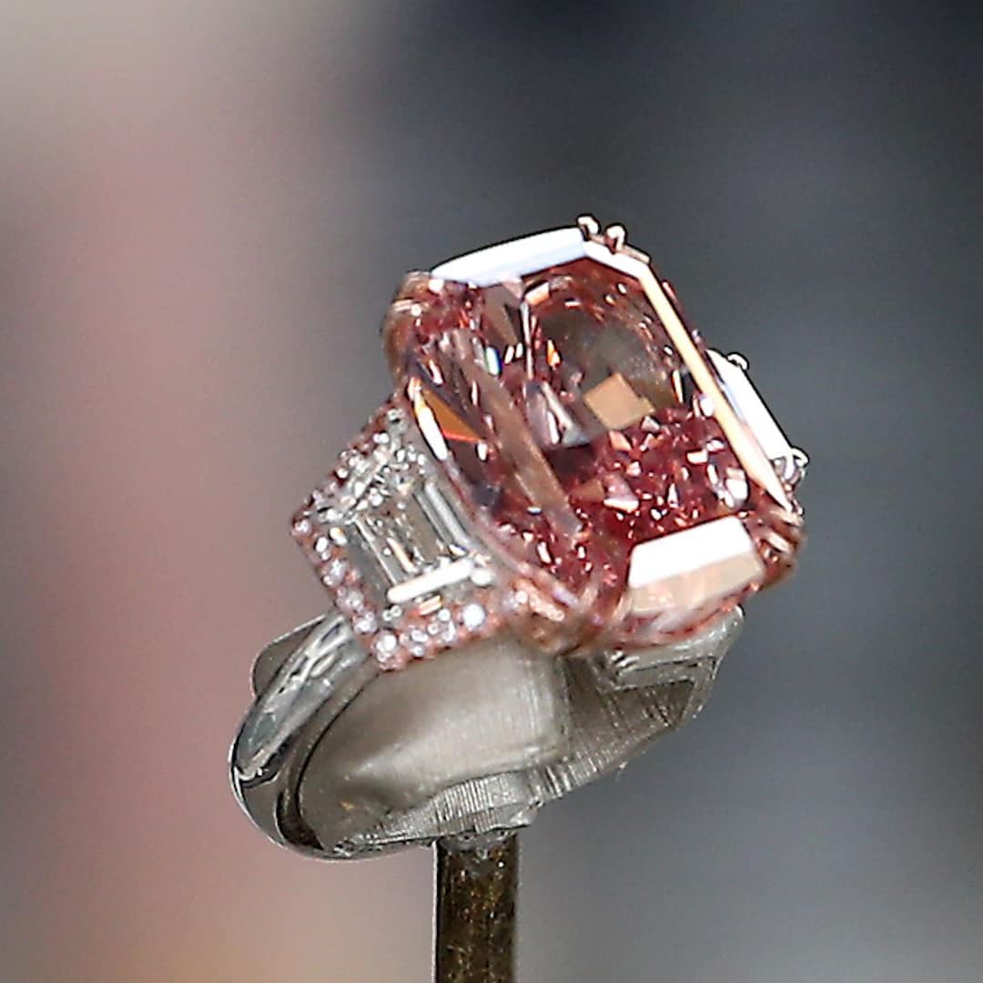Zelda Roc - Un raro diamante rosa è stato battuto all’asta...