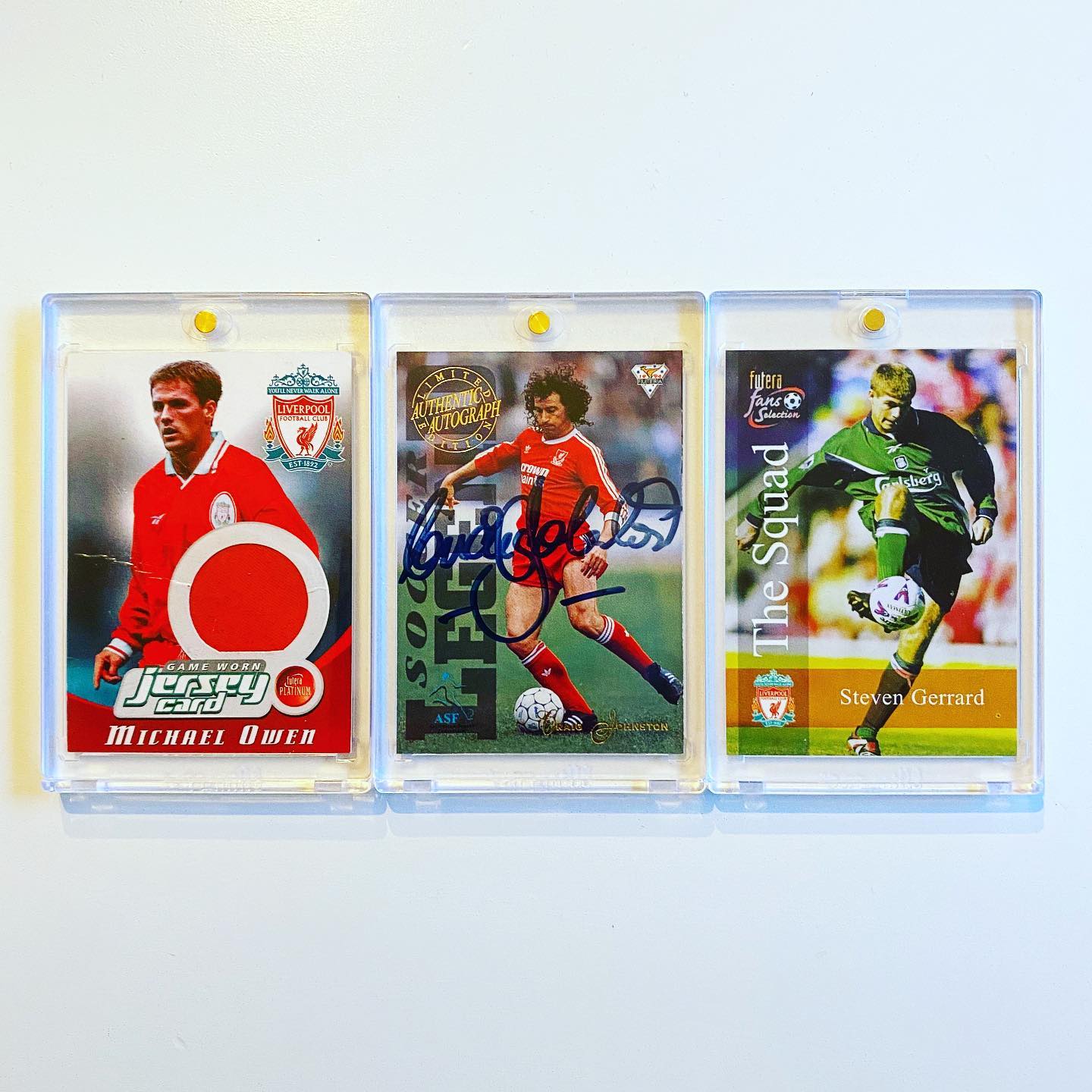 ⚽ Michael Owen signs his Futera cards! ??? These exclusive on 