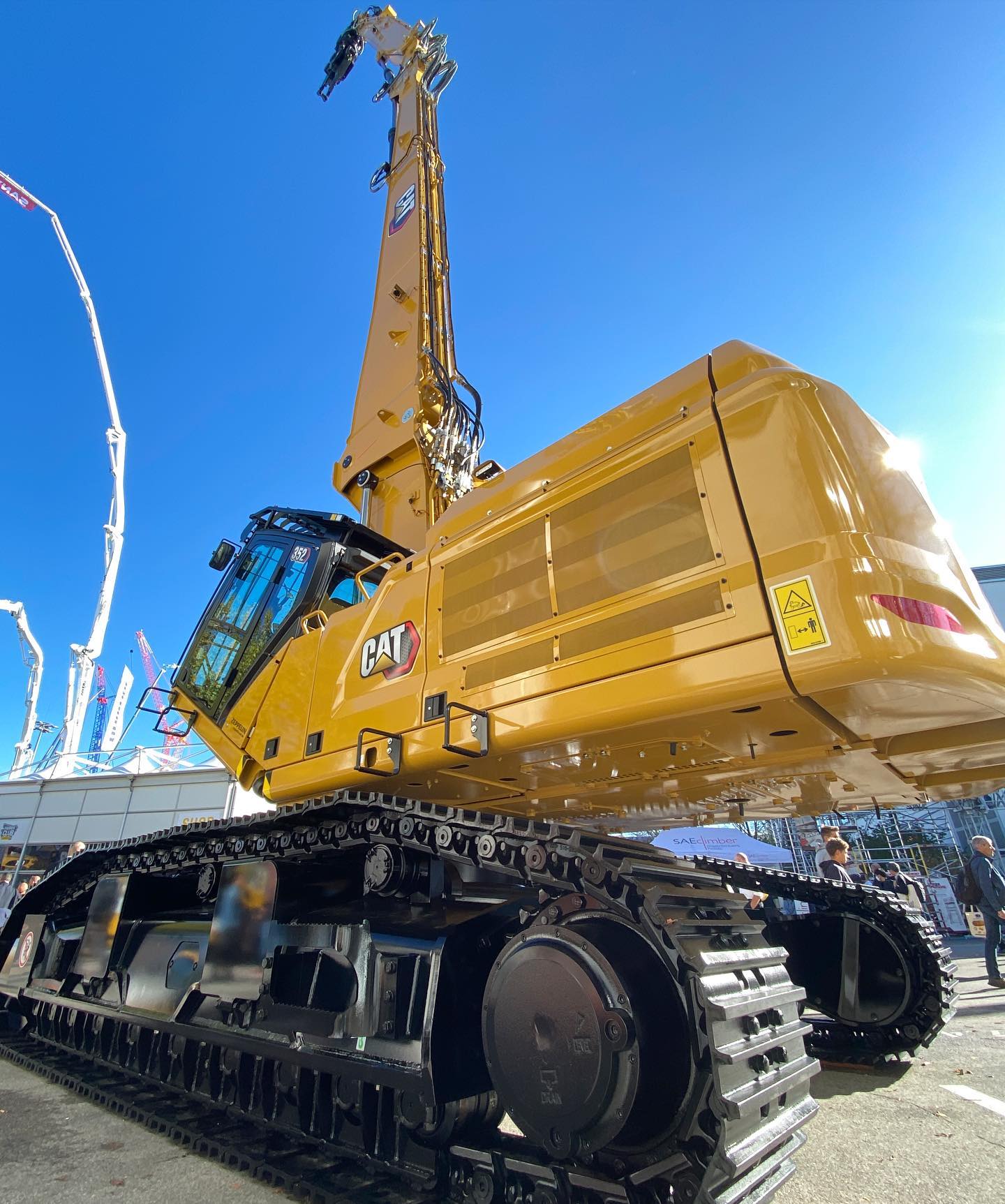 The well known CAT 352 UHD demolition excavator💛 Be sure to stop