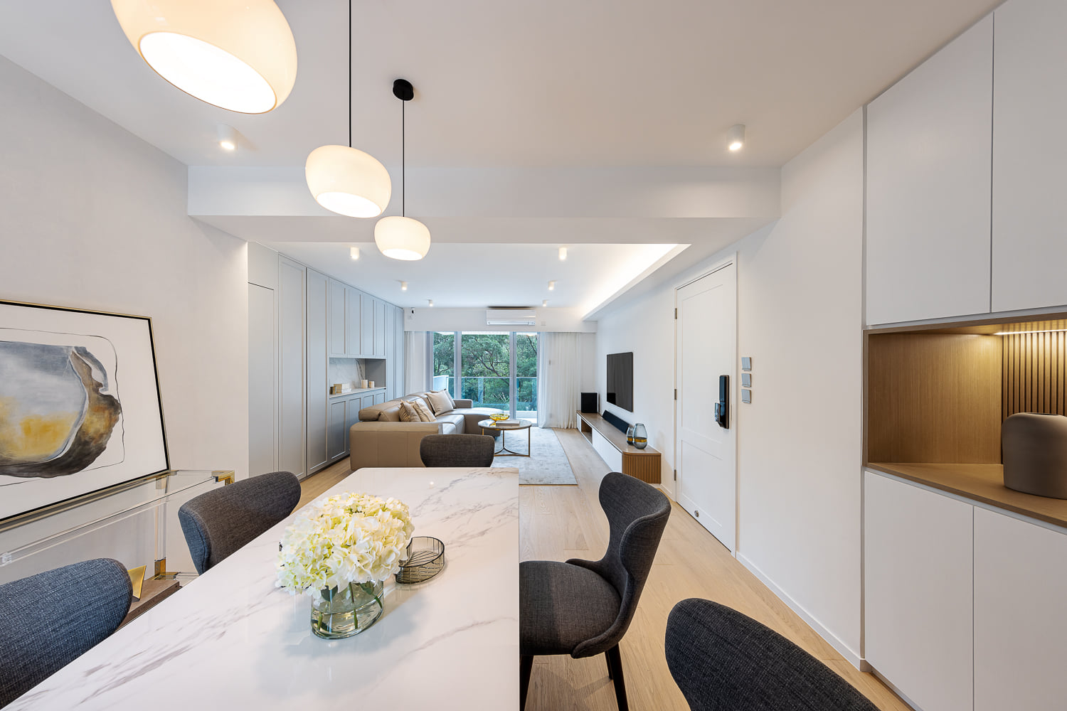以簡約線條為位於北角半山幸福家庭刻畫平靜耐看的山景居所... - Grande Interior Design