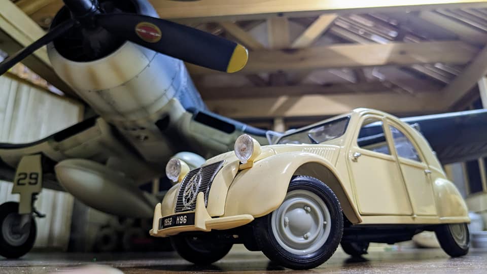 1:18 Scale MAISTO Replica of 1952 Citroën Traction Avant 15CV with