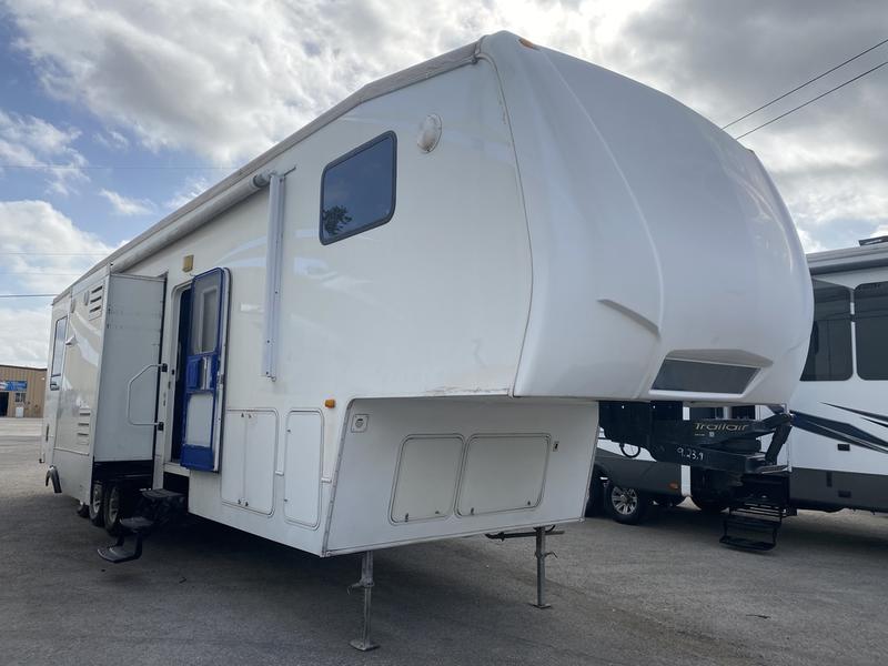 This pre-owned 2009... - Crestview RV Superstore Selma, Tx. | Facebook