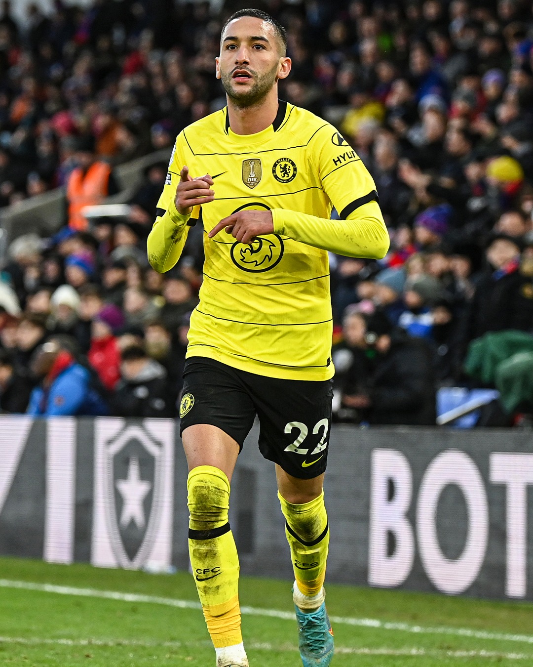 Hakim Ziyech wins it for Chelsea in the 89th minute 🥶