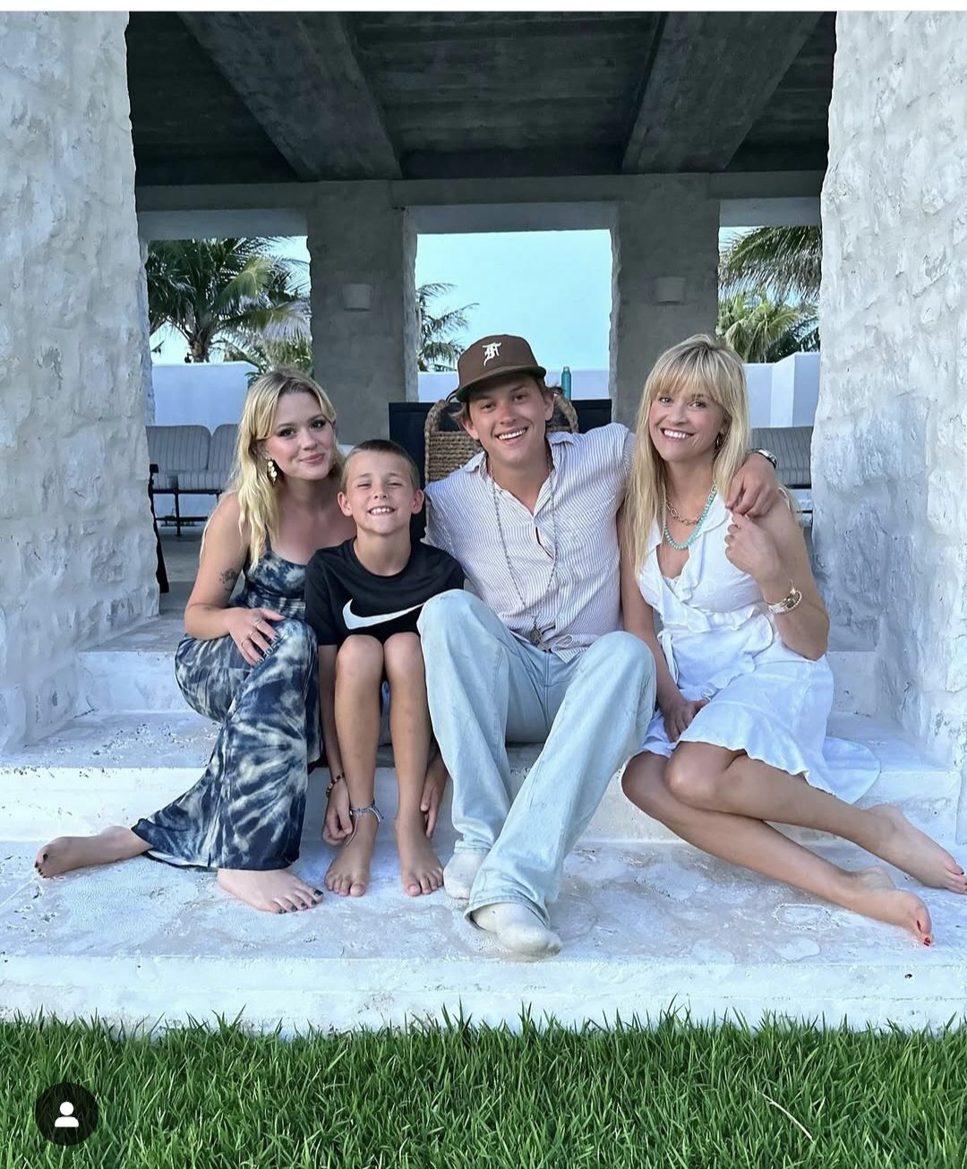 Reesewitherspoon F.C | Facebook