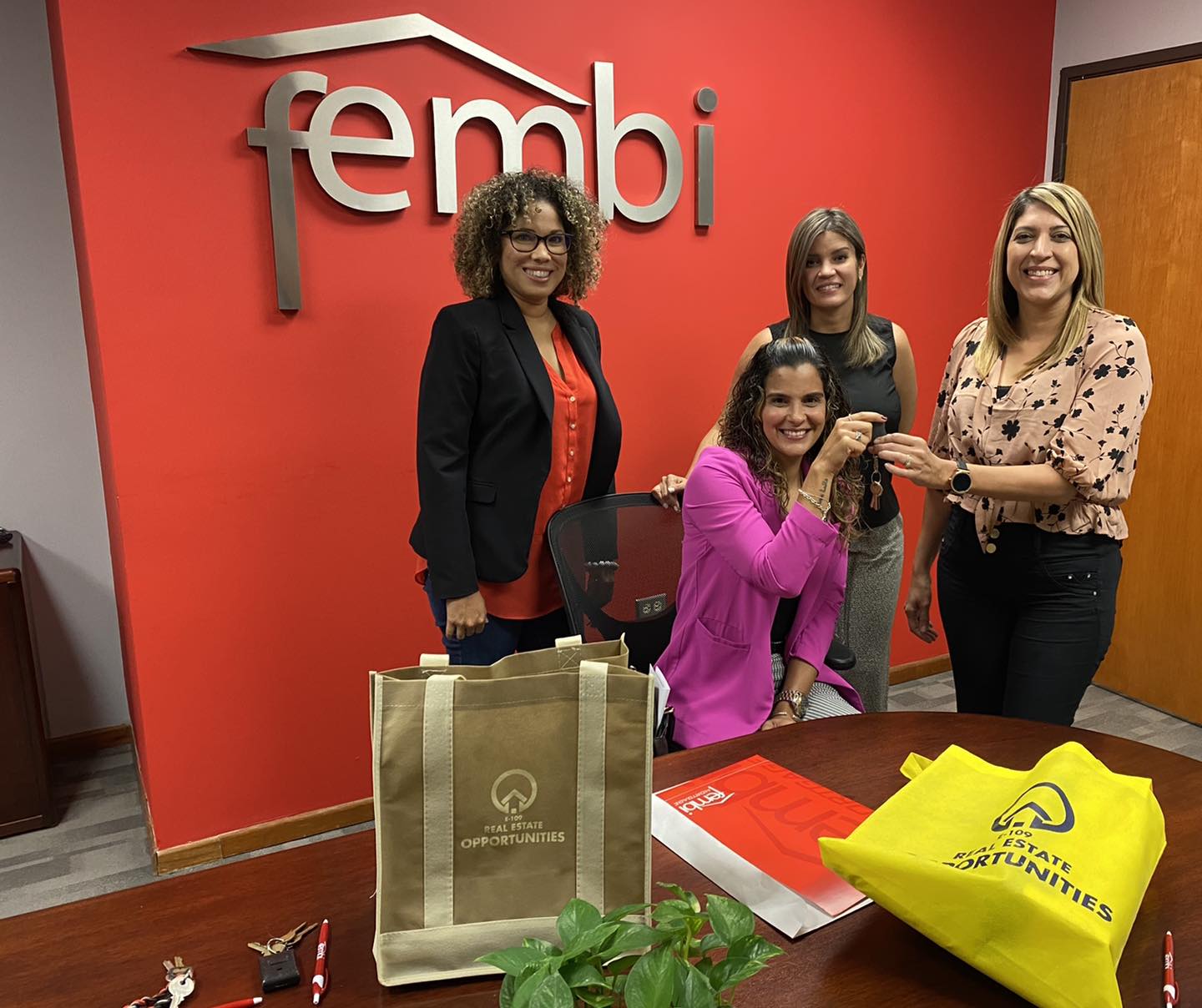 ¡Lunes de Cierre! 🤩 🏡 🏼 🎉🎉... - FEMBi Mortgage PR | Facebook