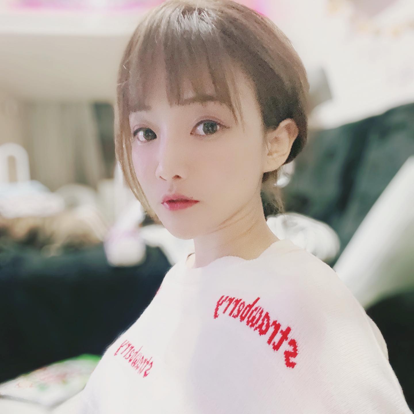 周荀/DenKa - 是不是人老了都會懶得自拍。... | Facebook