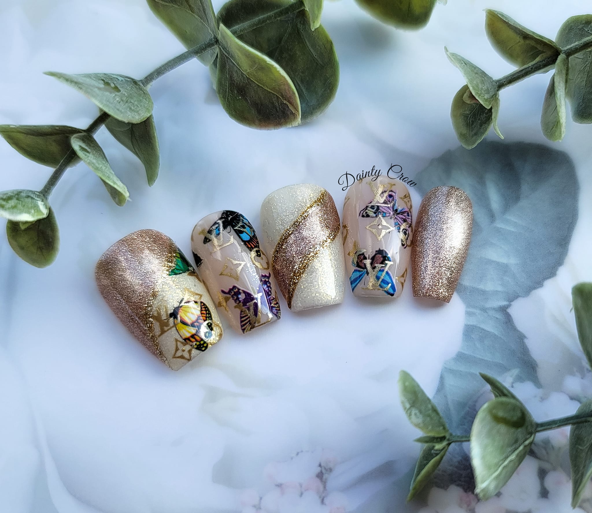 LOUIS VUITTON ネイルセット We offer a wider range of branded nail sets, such as this Louis
