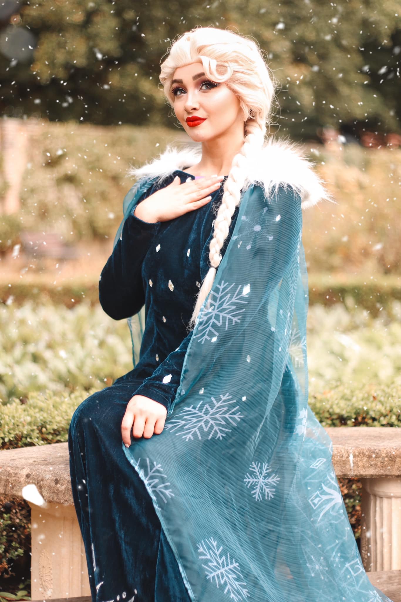 christmas elsa dress 𝓖𝓮𝓽 𝓻𝓮𝓪𝓭𝔂 𝓽𝓸 𝓻𝓲𝓷𝓰 𝓲𝓷 𝓽𝓱𝓮 𝓼𝓮𝓪𝓼𝓸𝓷… 🎄❄️ We're so excited to debut our brand new which she will be wearing throughout the festive season, including our VISITS! ❄️🎁 UK sizes are different Modern Glam Gold Black Length:REG backless maxi dress Anna