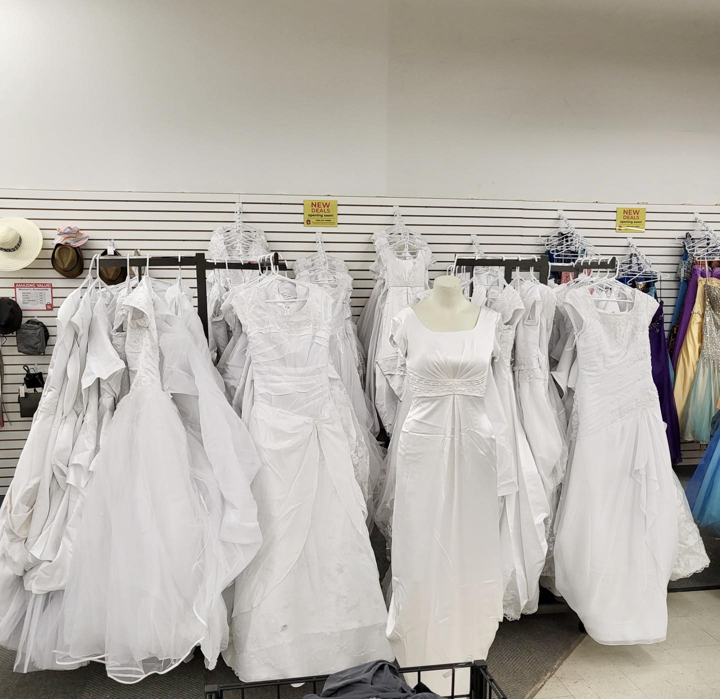 best op shops for formal dresses ✨ New in Marion! Prom and just $49! Wedding dresses just $79! Hurry in selection! 2630 S. Western Avenue in the former Staples! Store hours are Monday uzun kollu abiye