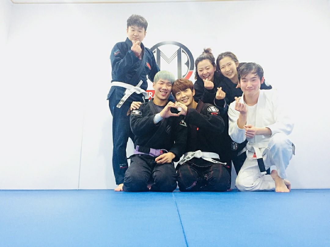 Lee Joon Gi with one of jiu-jitsu trainers who posted these photos