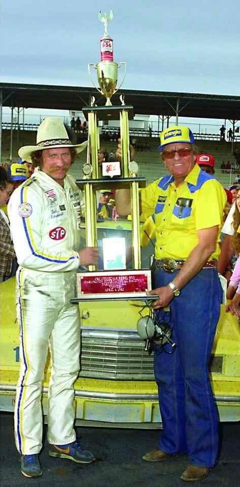 Dale Earnhardt, drvng Bud Moore’s #15 Wrangler-sponsored Ford