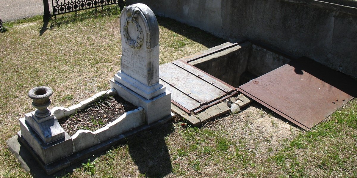 Florence Irene Ford's grave in Natchez, Mississippi