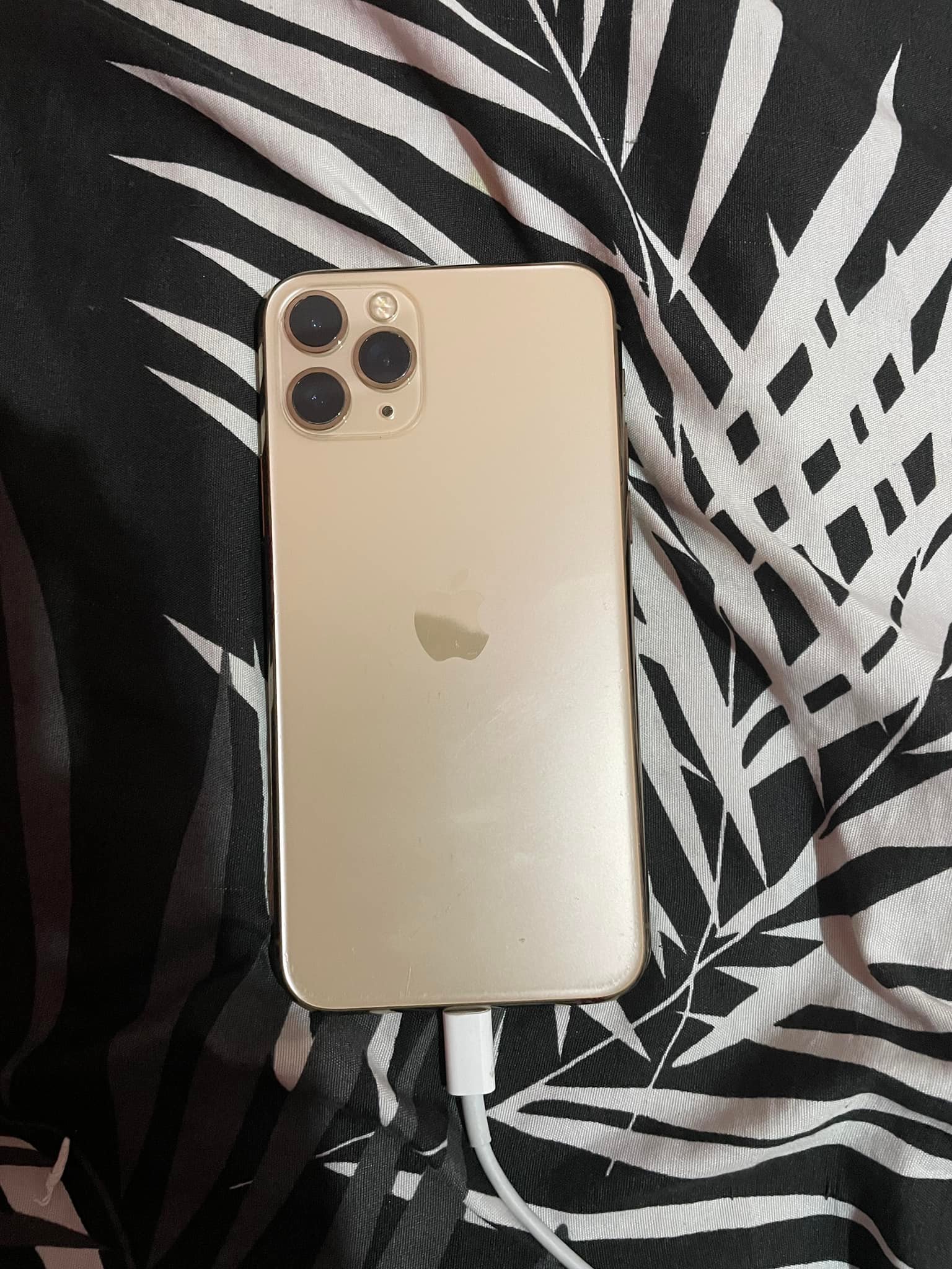 Iphone 11 pro 256 GB No replacement Icloud lock Price 40000