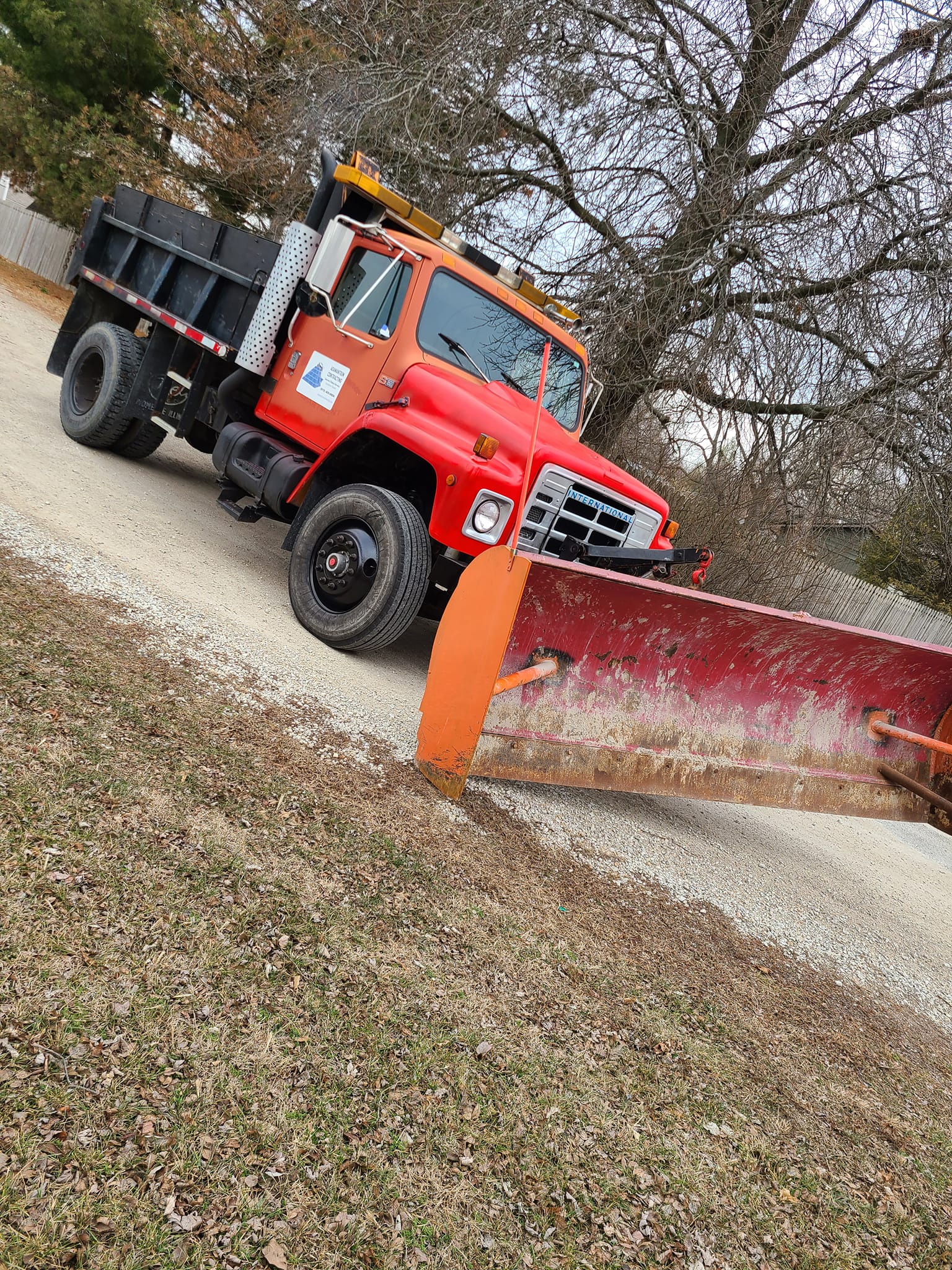 1985 DT466 with plow found for scrap works