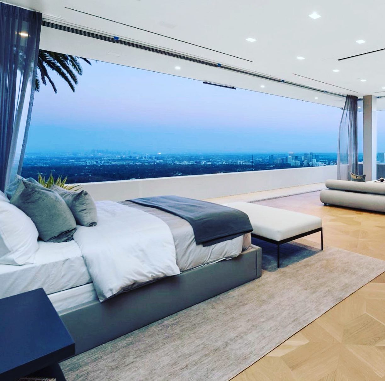 Rana Desar - 💥 “The One” Mega Mansion in Bel Air sells for... | Facebook