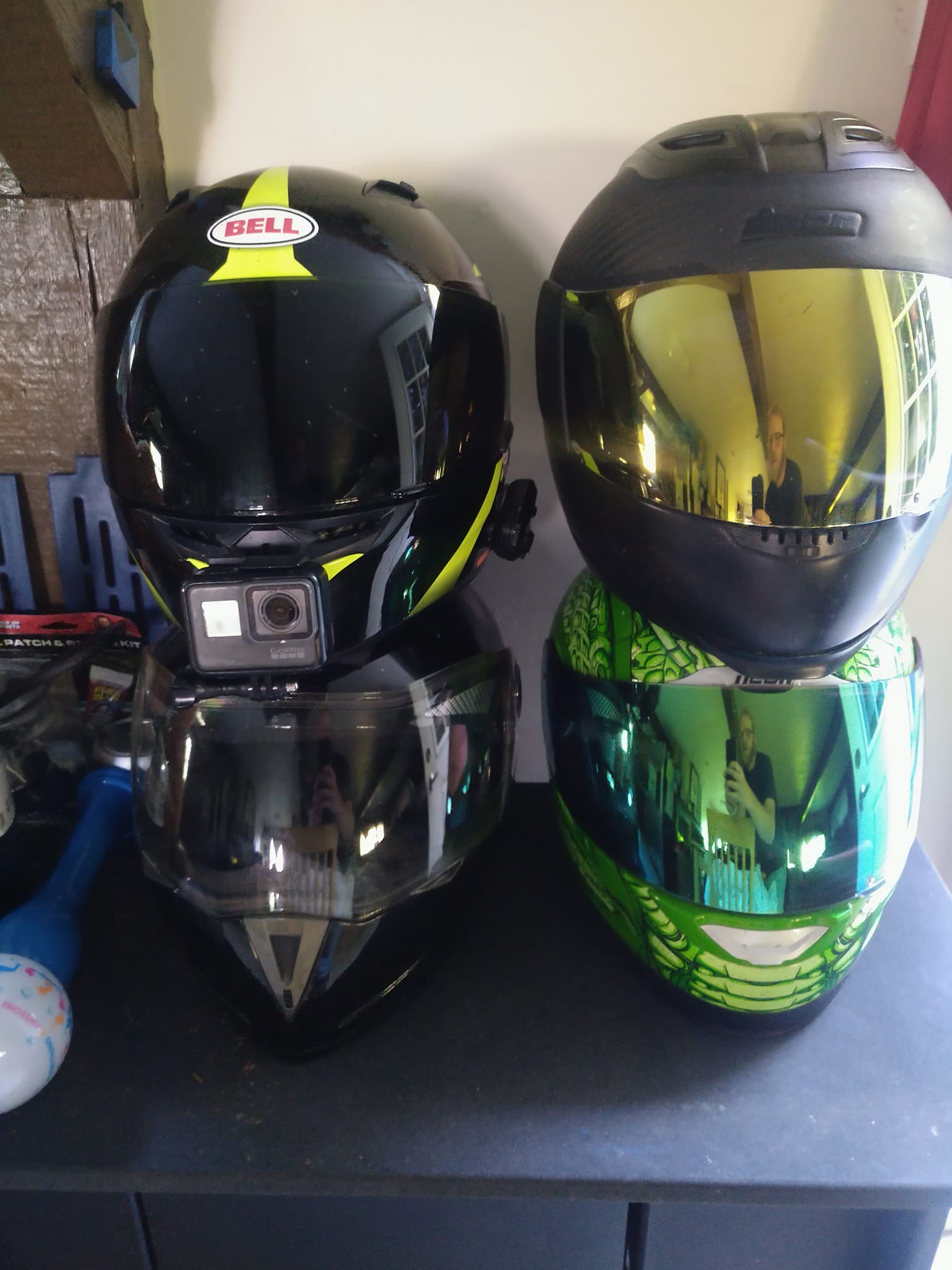 bell bullitt helmet sportsbikeshop density EPS inner shell Other features 3 shell and 3 EPS sizes for a personalized fit Intake and exhaust vents at the chin with metal mesh Genuine leather Bell Bullitt GT and GT