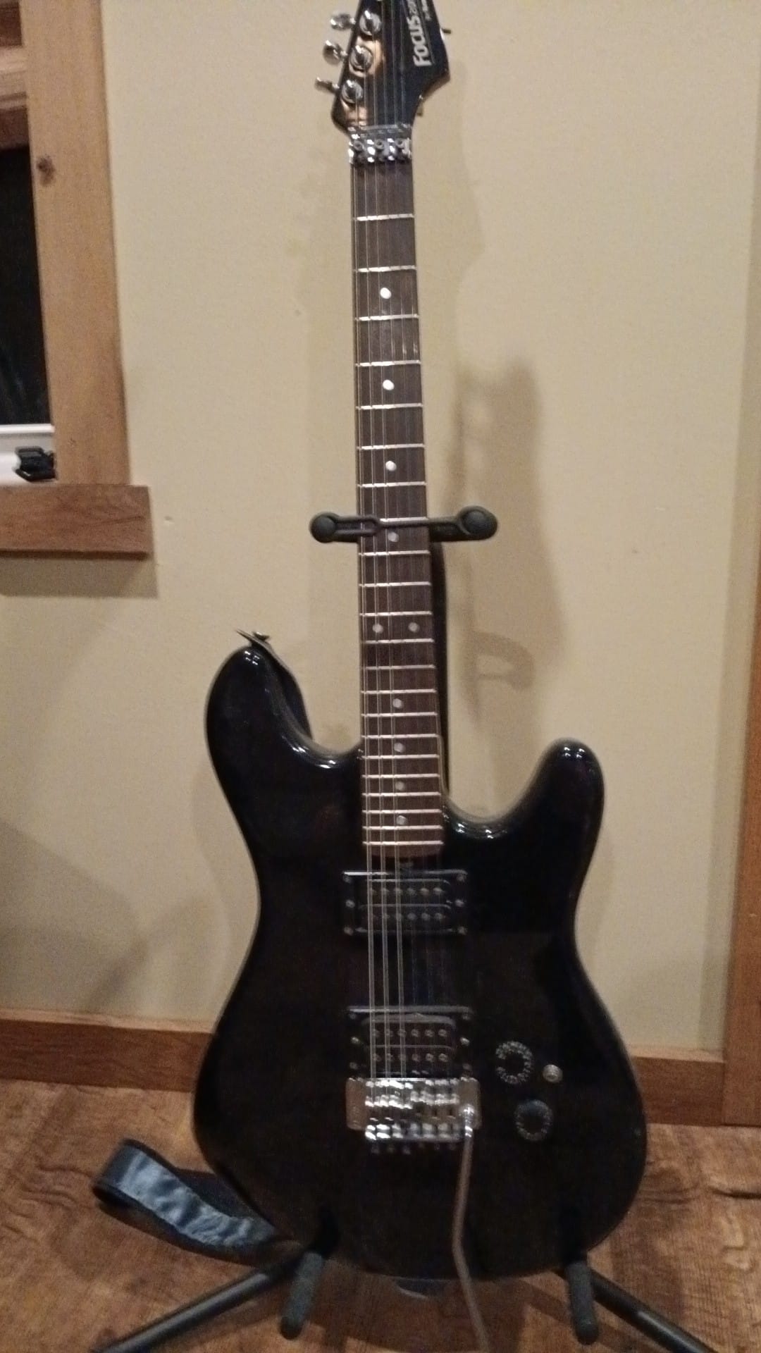 Hi folks - I have Charvel CX290 from 1992 ( early production