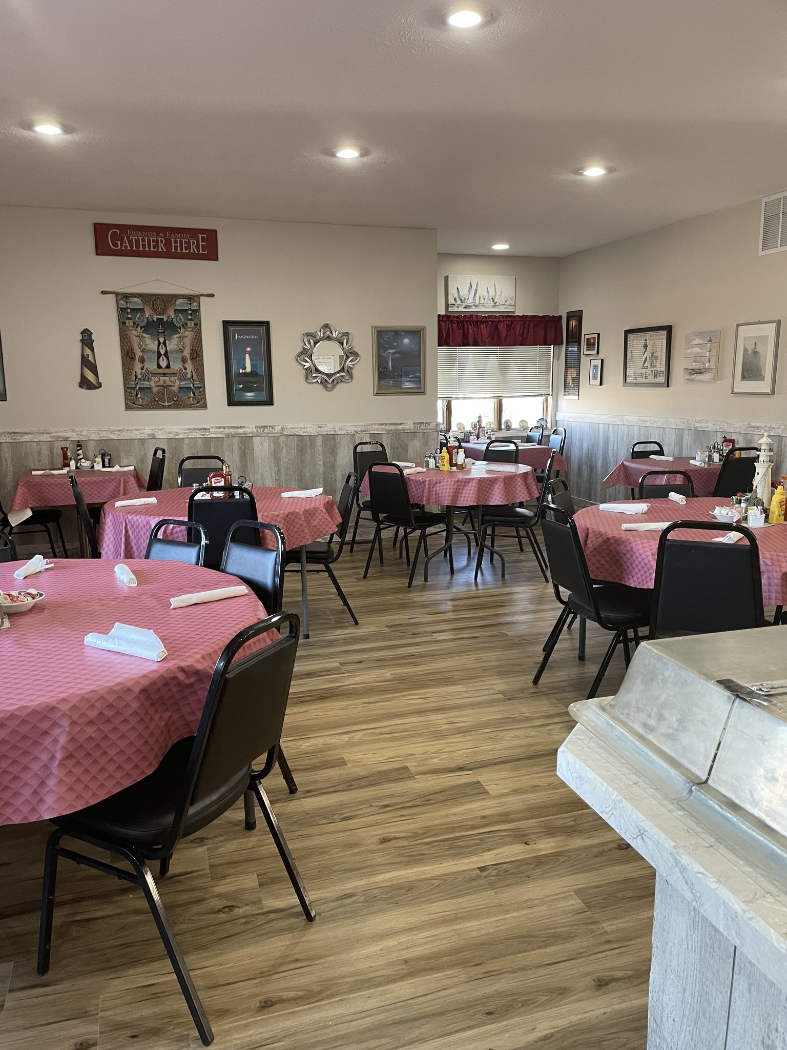 Lighthouse Family Restaurant | Rochester IL