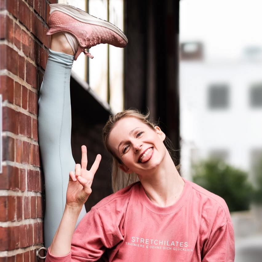 Your hips don’t lie… but they definitely know how to fake a split. 💃🤣 ...