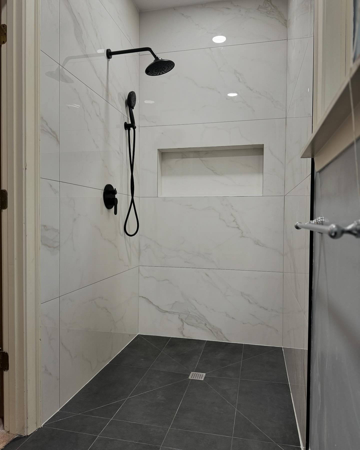 Blast Tile - 🚿 Luxurious Walk-In Shower Remodel! 🖤🤍 Just... | Facebook