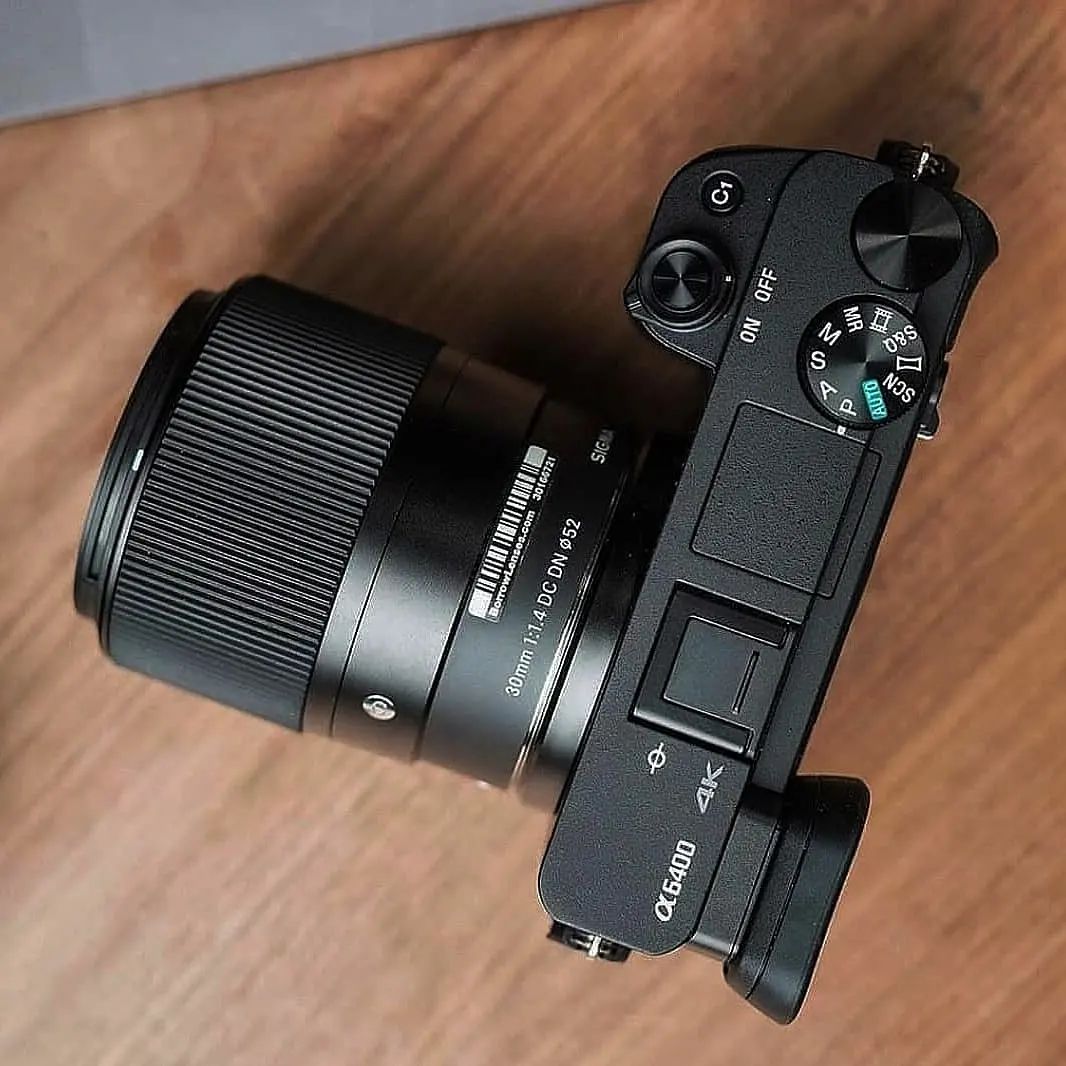 Sigma 30mm f1.4 lens review with Sony A6400