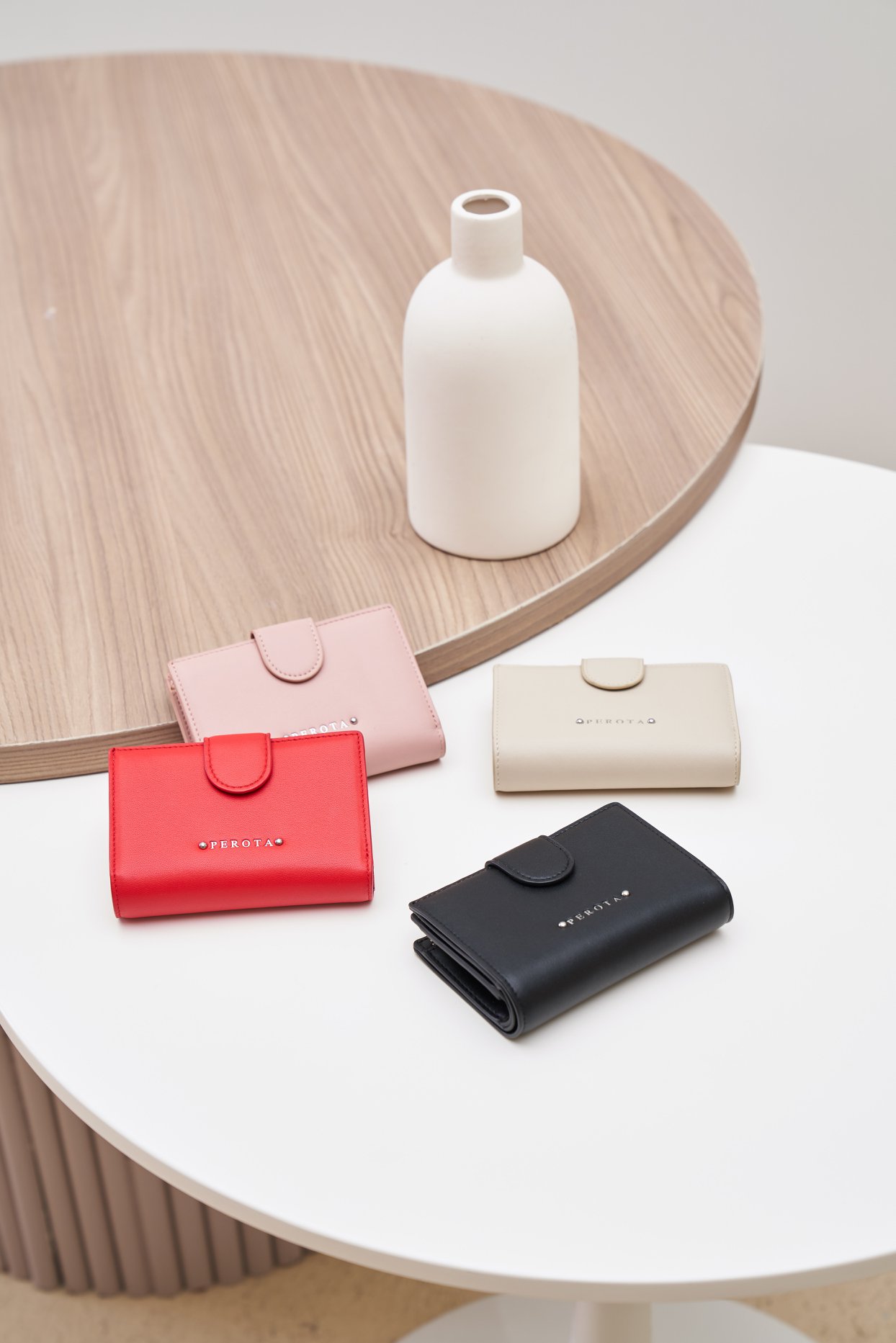 Perota - Perota “Crumble” Wallet ราคา : 890 บาท แถมกล่อง... | Facebook