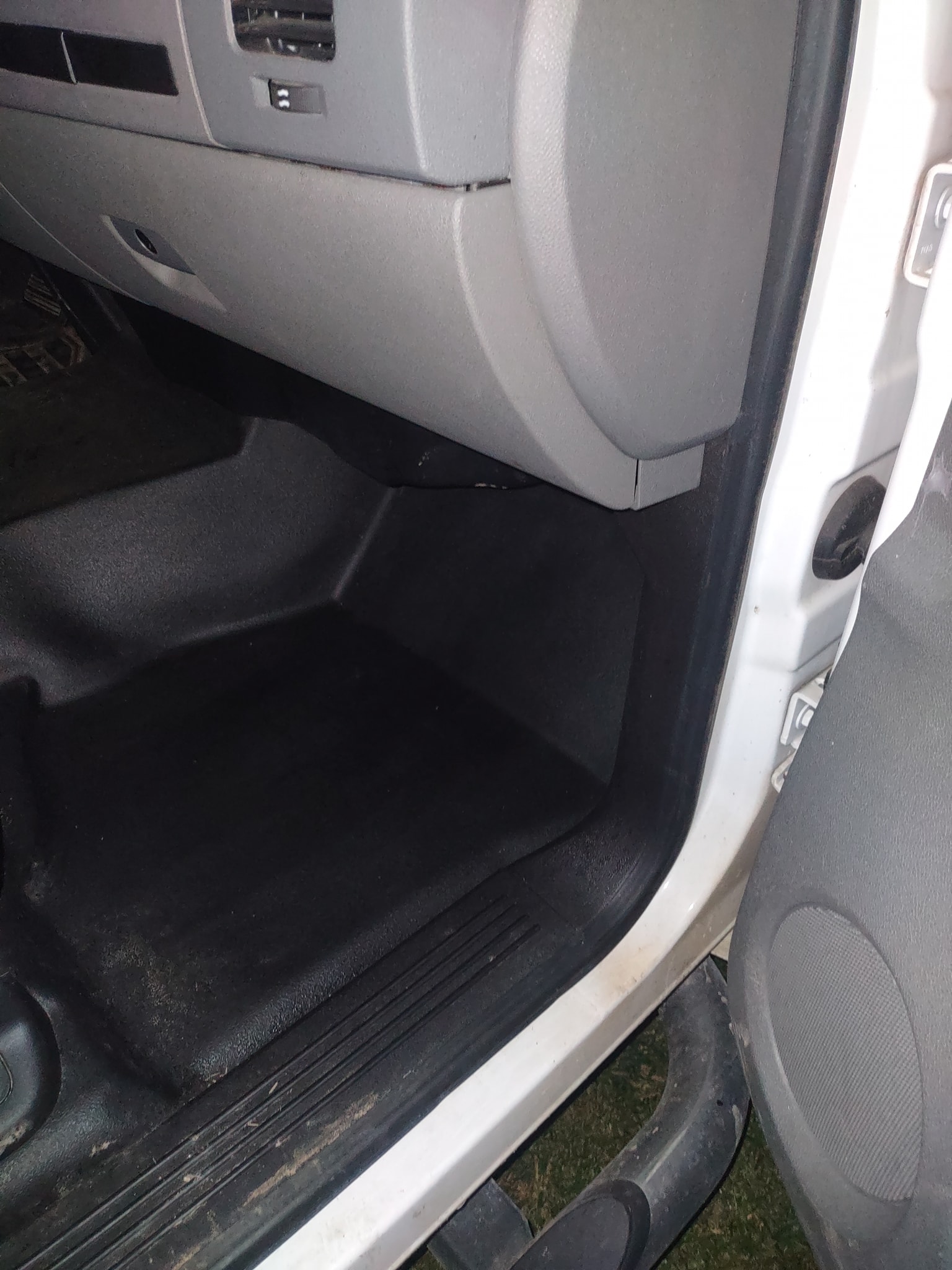 Black Vinyl Molded Flooring Fits - 1999-06 Chevy Silverado 1500 Ext Cab 3 4 Door 323140305081