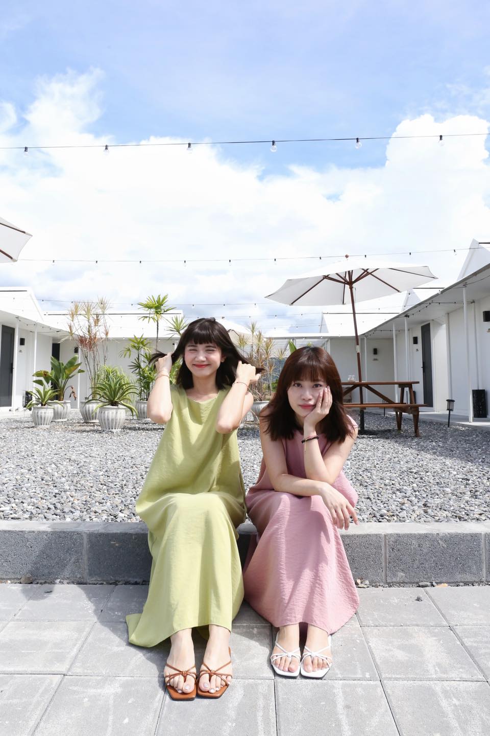 Here - 夏天當然就是要繽紛色呀 這件上次連線時間太短 不過雖然短但也快破300件😳...