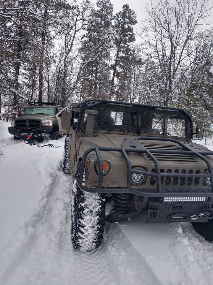 Lorsqu'un HUMVEE libère un Dodge Ram... - American Top Car