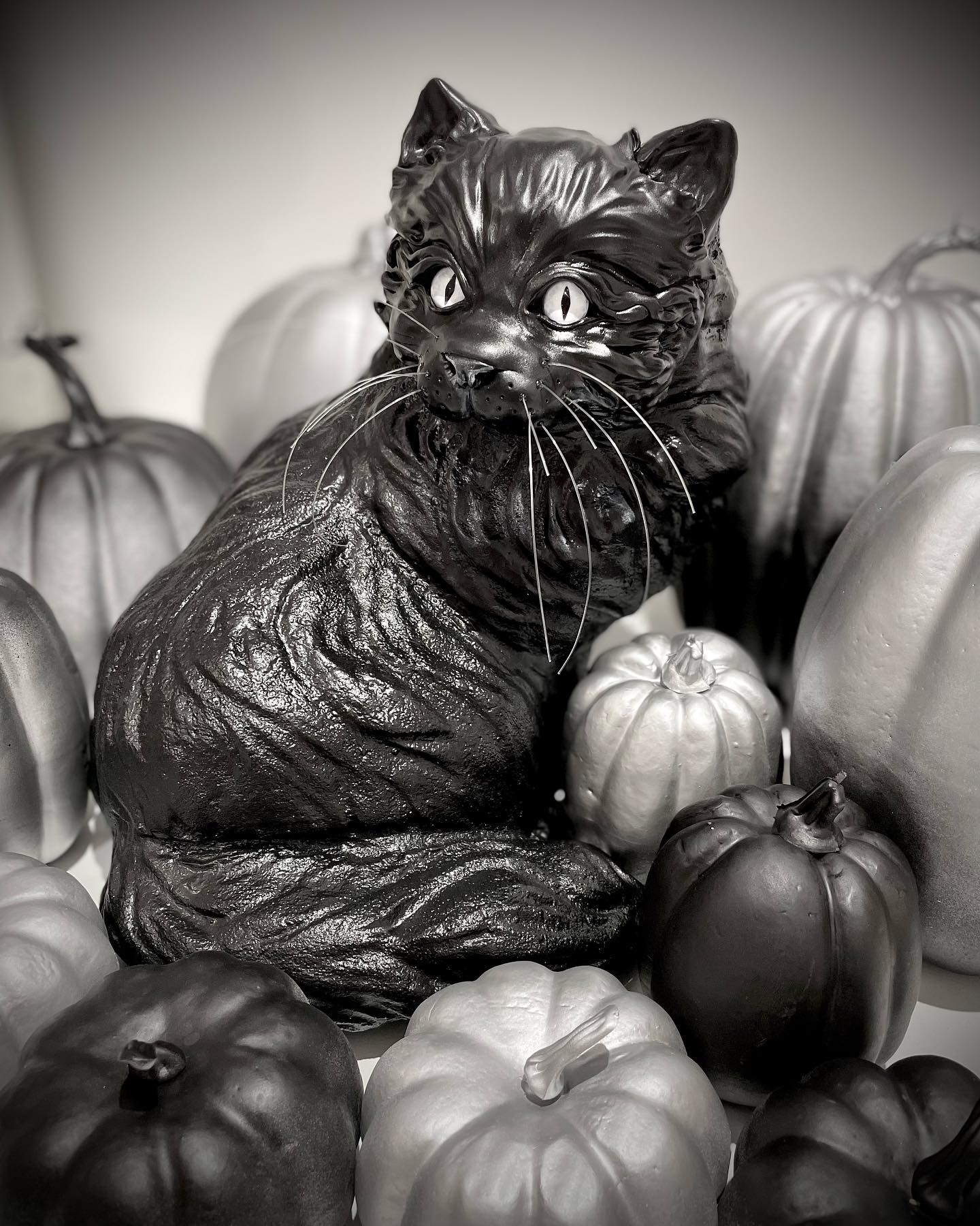 I wasn't ready lol .. how cute is this spooky cat statue from