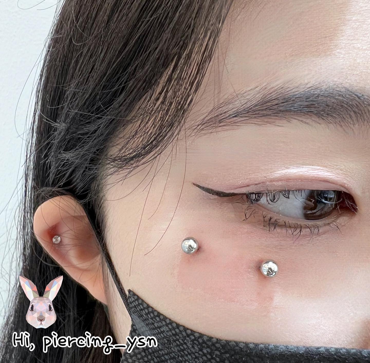 안녕피어싱 연신내점 - 눈밑 피어싱🖤 매력있는 눈 밑에 네이프 받고 가셨습니당! 요즘 바디피어싱 문의가 많아졌어요 매장에서 예쁜 ...