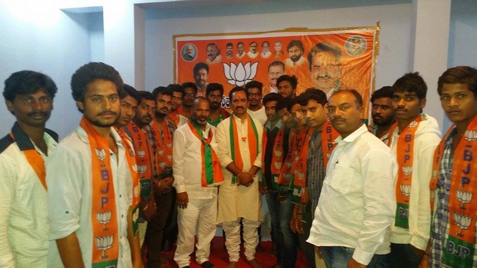 Vanipally - Youth from SriRam Nagar Colony and Balaji Nagar Joined in ...