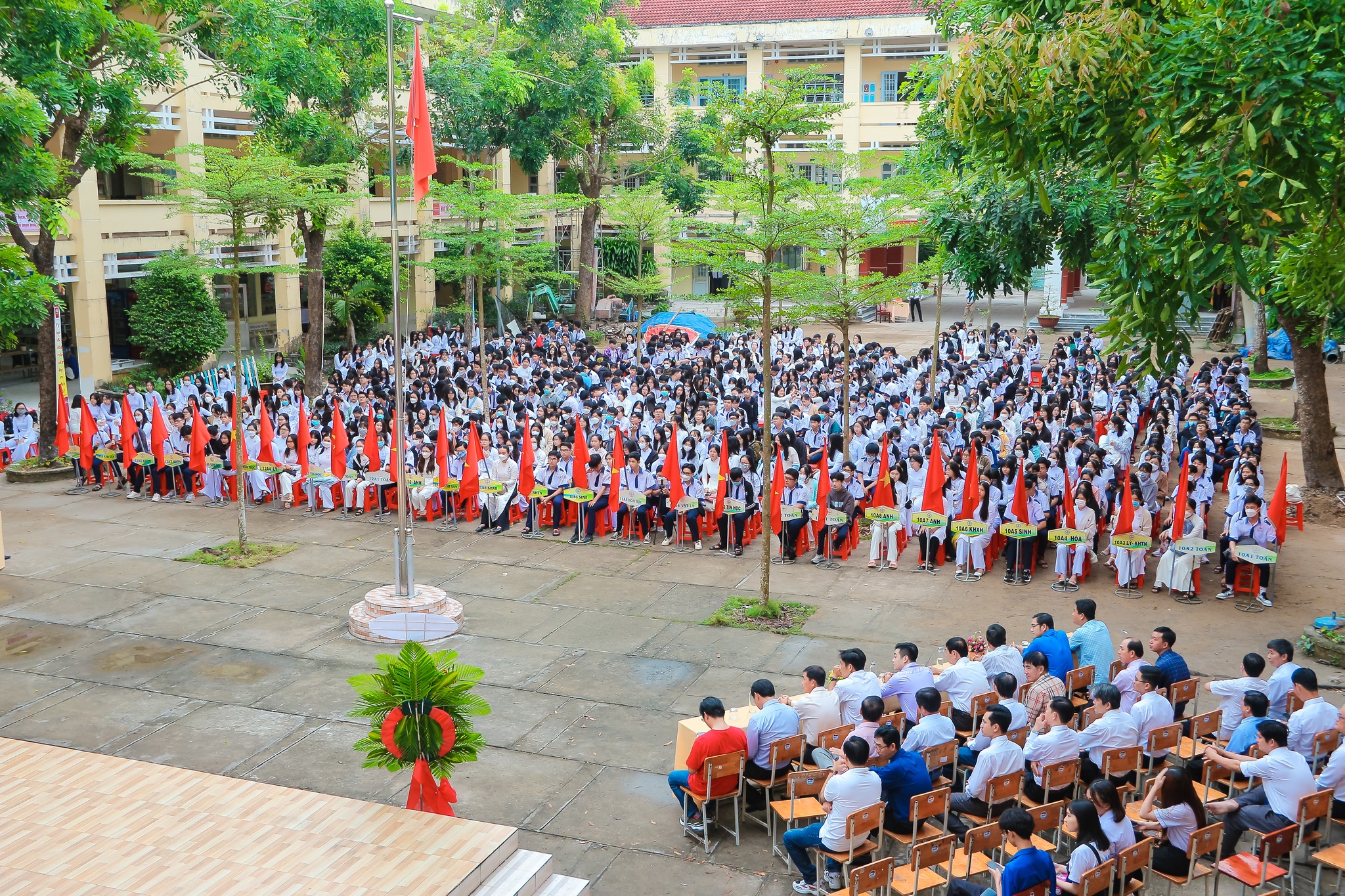 Văn phòng trường THPT chuyên NTMK - ST
