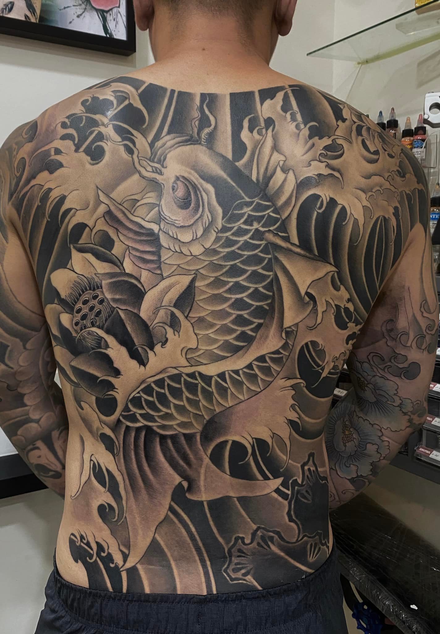 彫方刺青 - ☠ ⎯⎯⎯彫方刺青⎯⎯⎯ ☠ 大背鯉魚刺青 終於完工 營業時間：14:00-20:00... | Facebook
