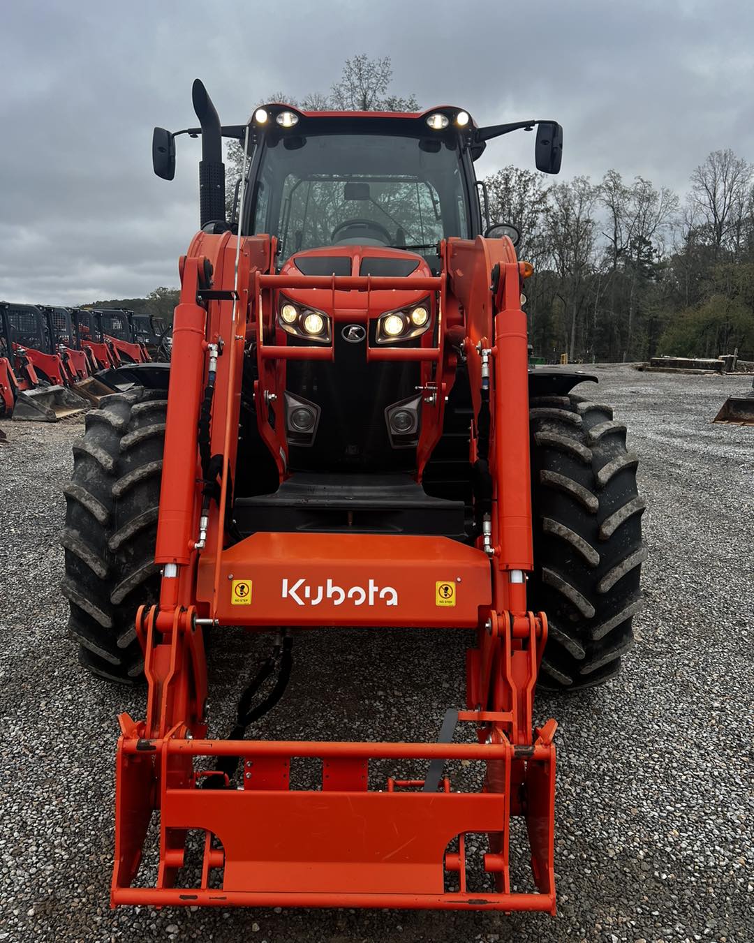 blue-2023-kubota-m7-132-deluxe-tractor-only-586-hours-132hp-power