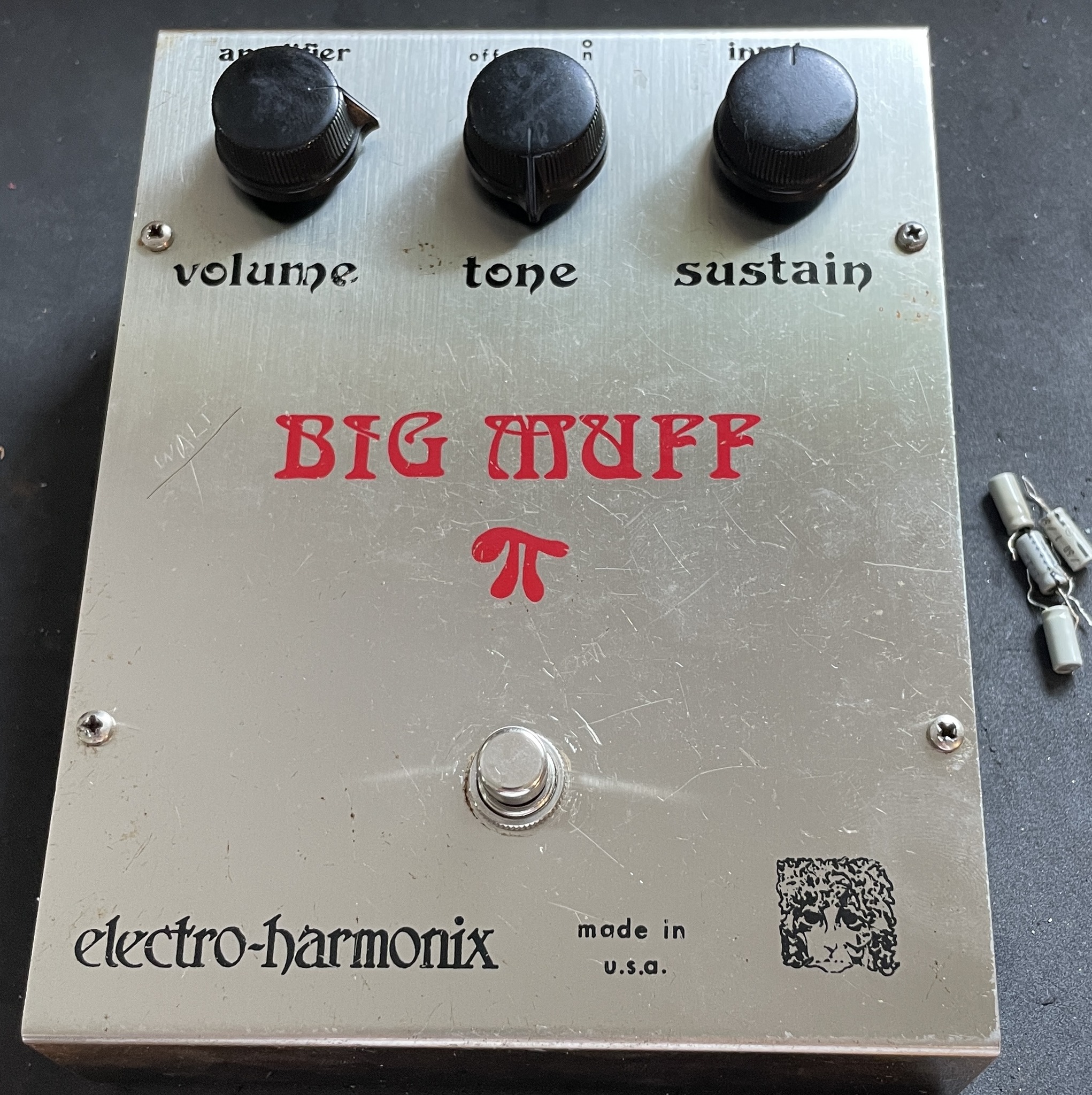 Big Muff Ram's Head DIY project. Big Muff pedals have a very
