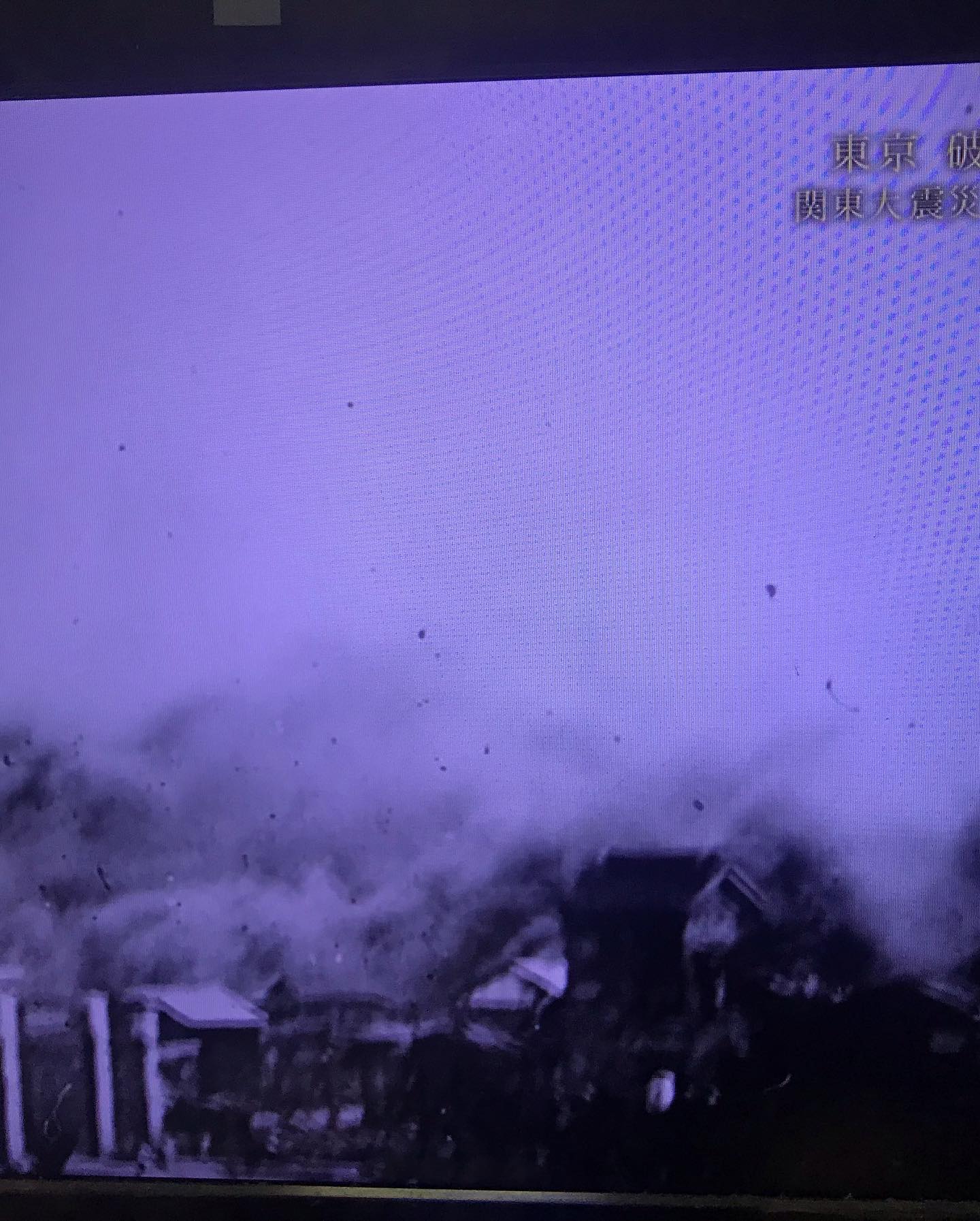 都電の視線の先にある浅草凌雲閣を模した仁丹塔 #仁丹塔 #浅草凌雲閣