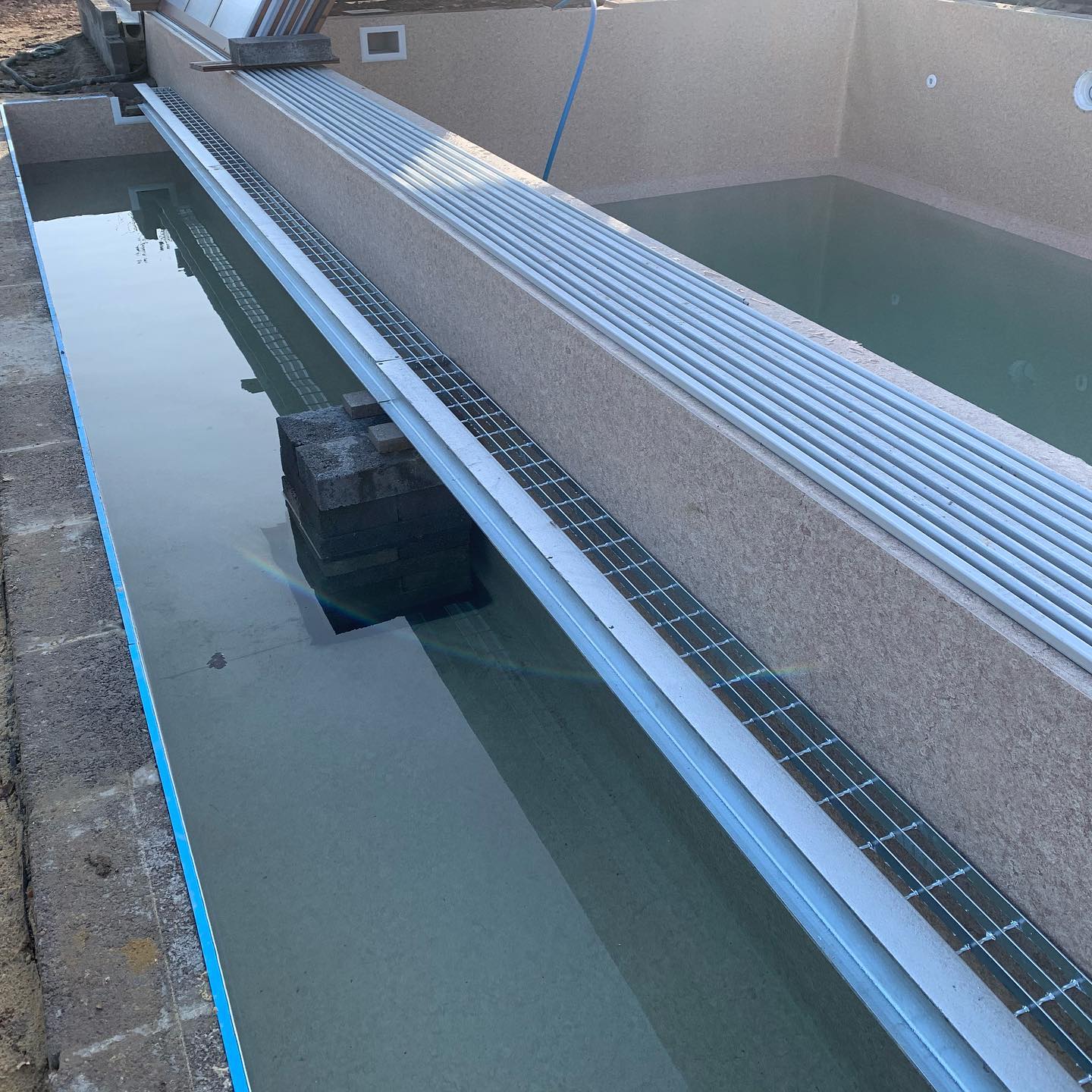 CS Landscapes - Infinity pool galvanised overflow grid in...