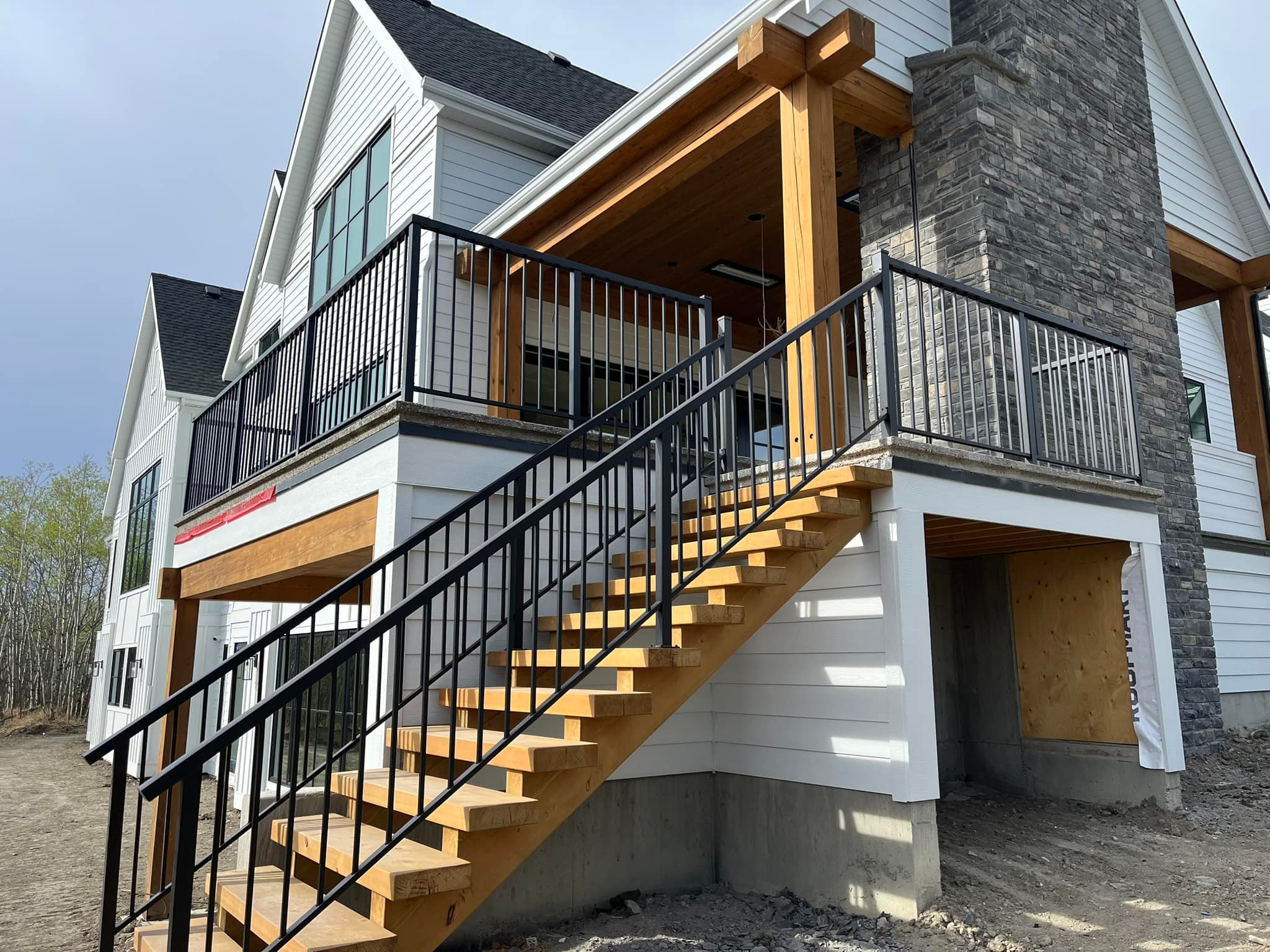 Universal Deck & Rail Ltd. | Calgary AB